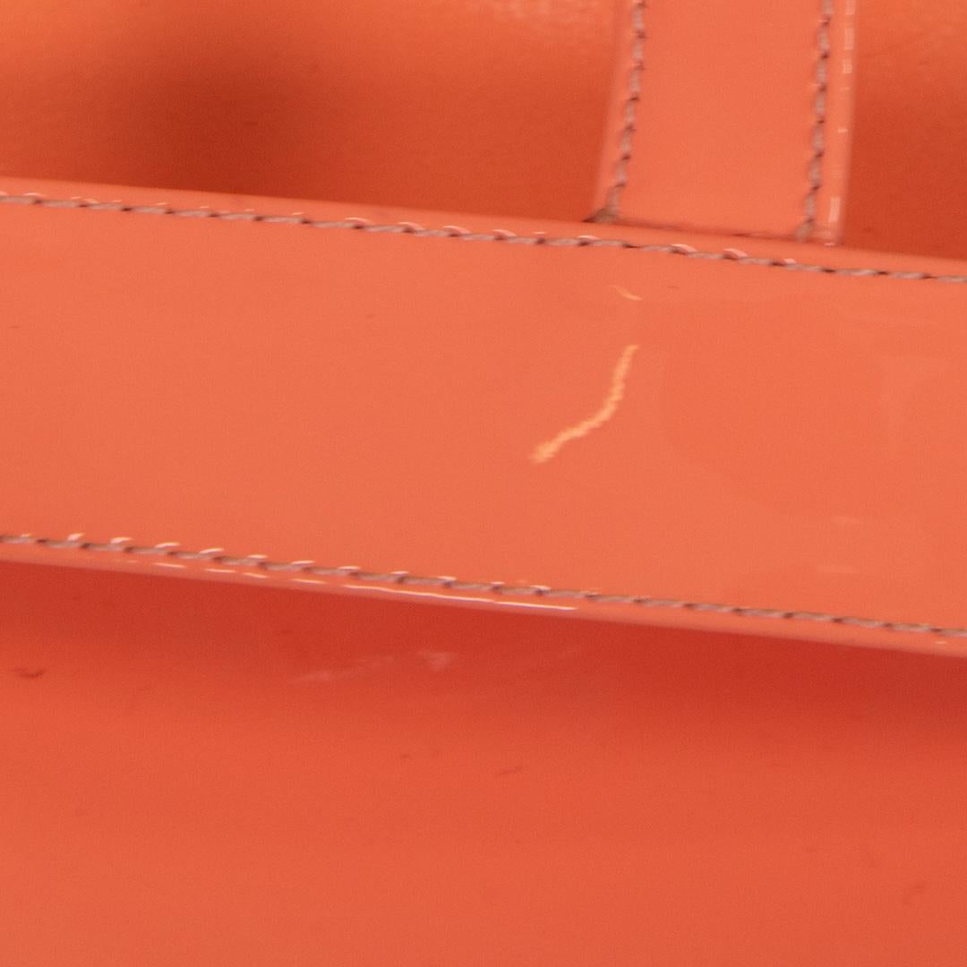 Christian Louboutin Pfirsichfarbene Mara-Sandalen aus Lackleder Größe IT 35 Damen im Angebot
