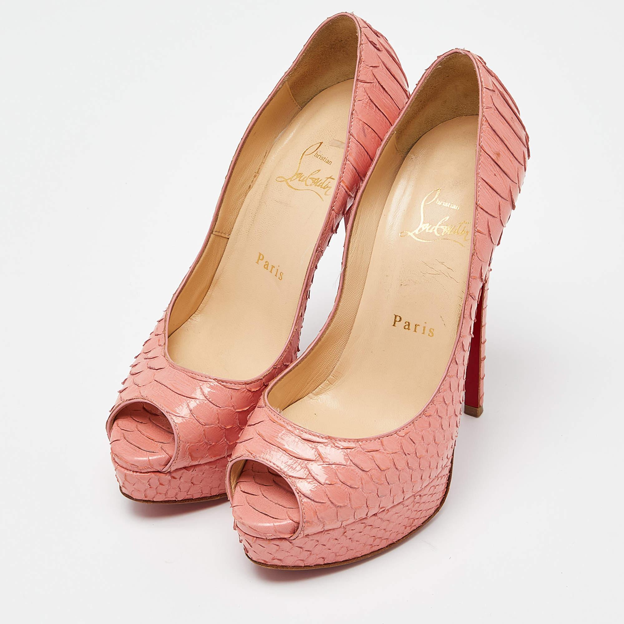 Exhibit an elegant style with this pair of pumps. These Christian Louboutin shoes for women are crafted from quality materials. They are set on durable soles and sleek heels.

