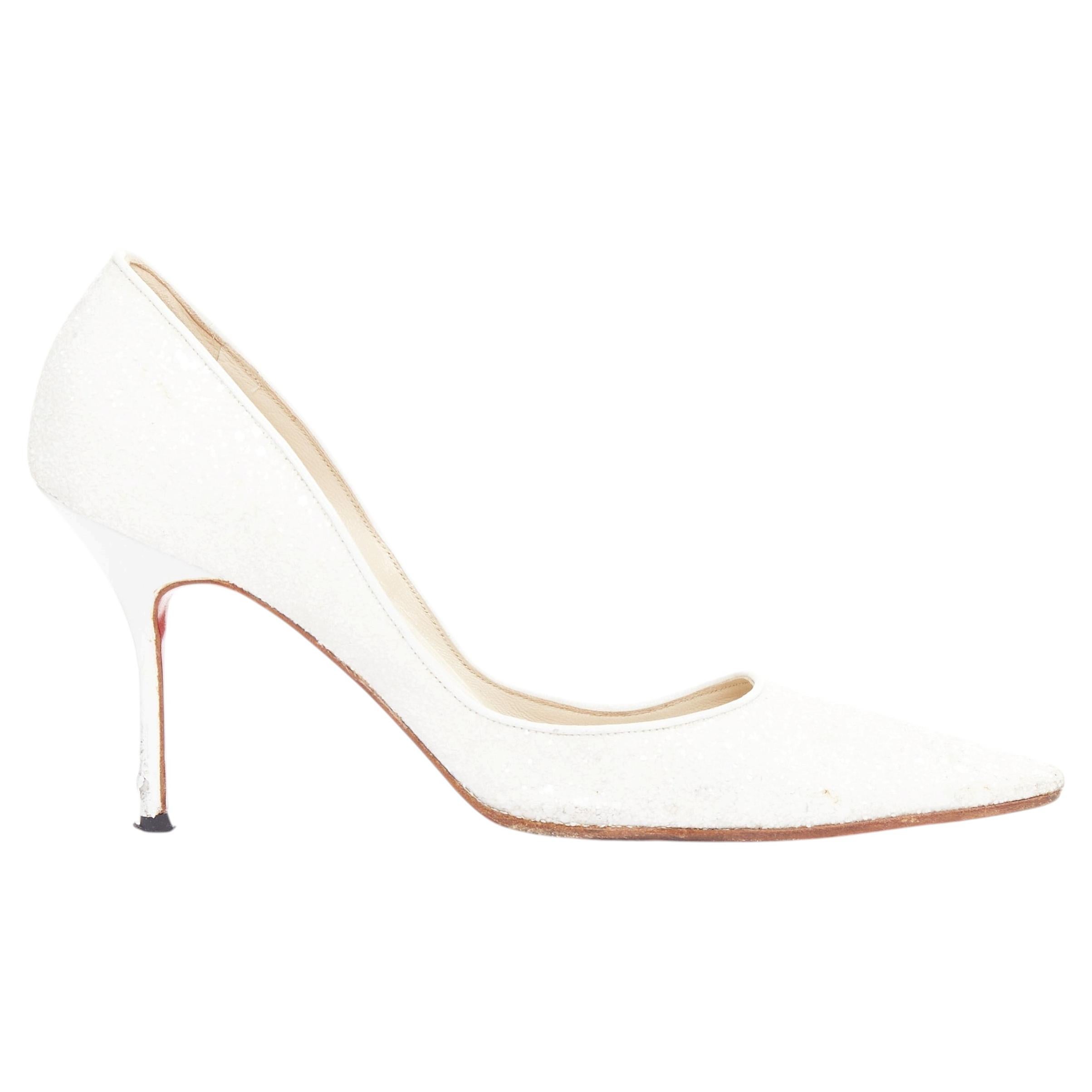 What do fake Louboutins look like?