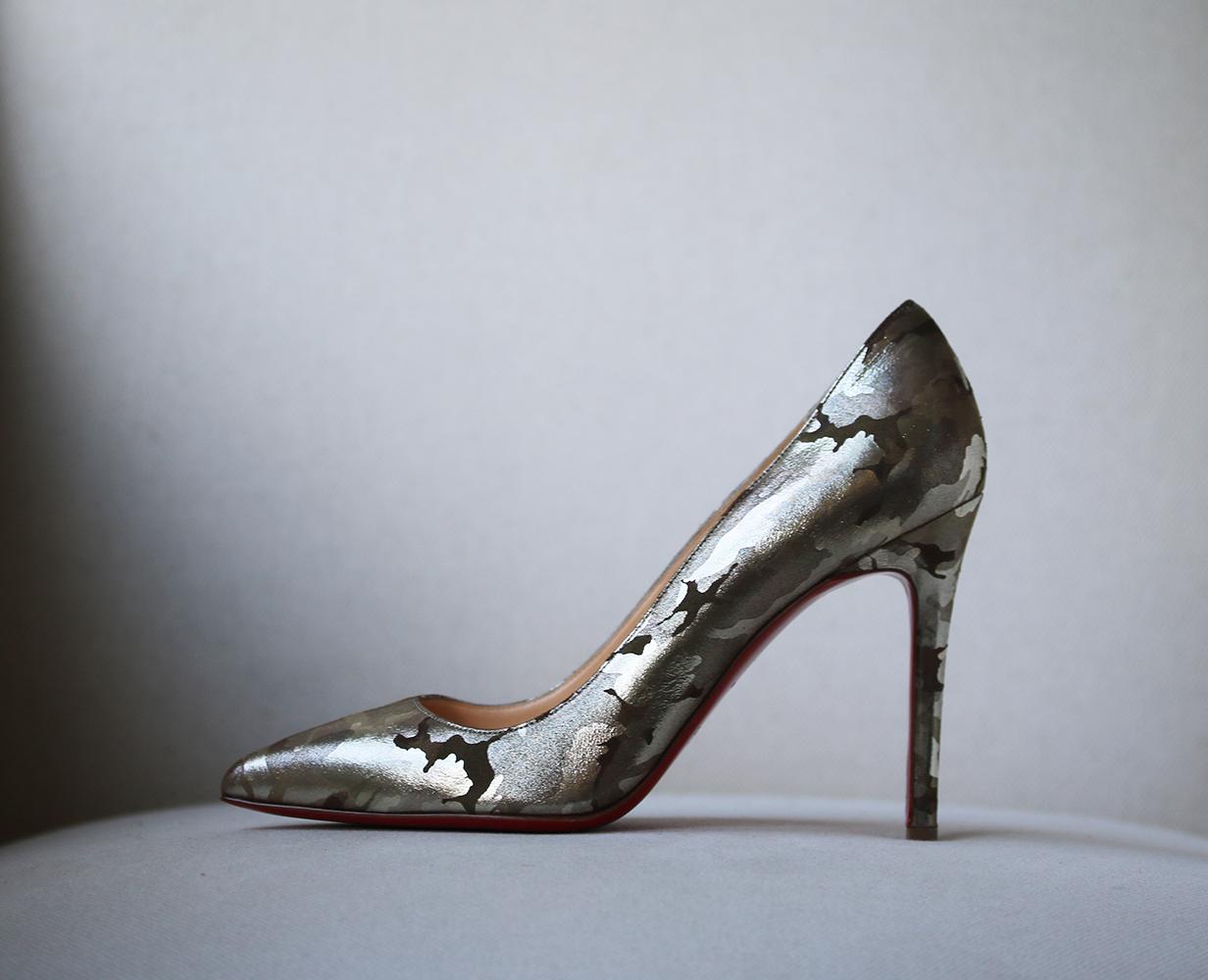 Christian Louboutin updates its signature 'Pigalle' pumps in gold suede with a silver and bronze camouflage print. Finished with the hallmark redsole, this point-toe pair will instantly revamp your evening outfits. Heel measures approximately 100mm/