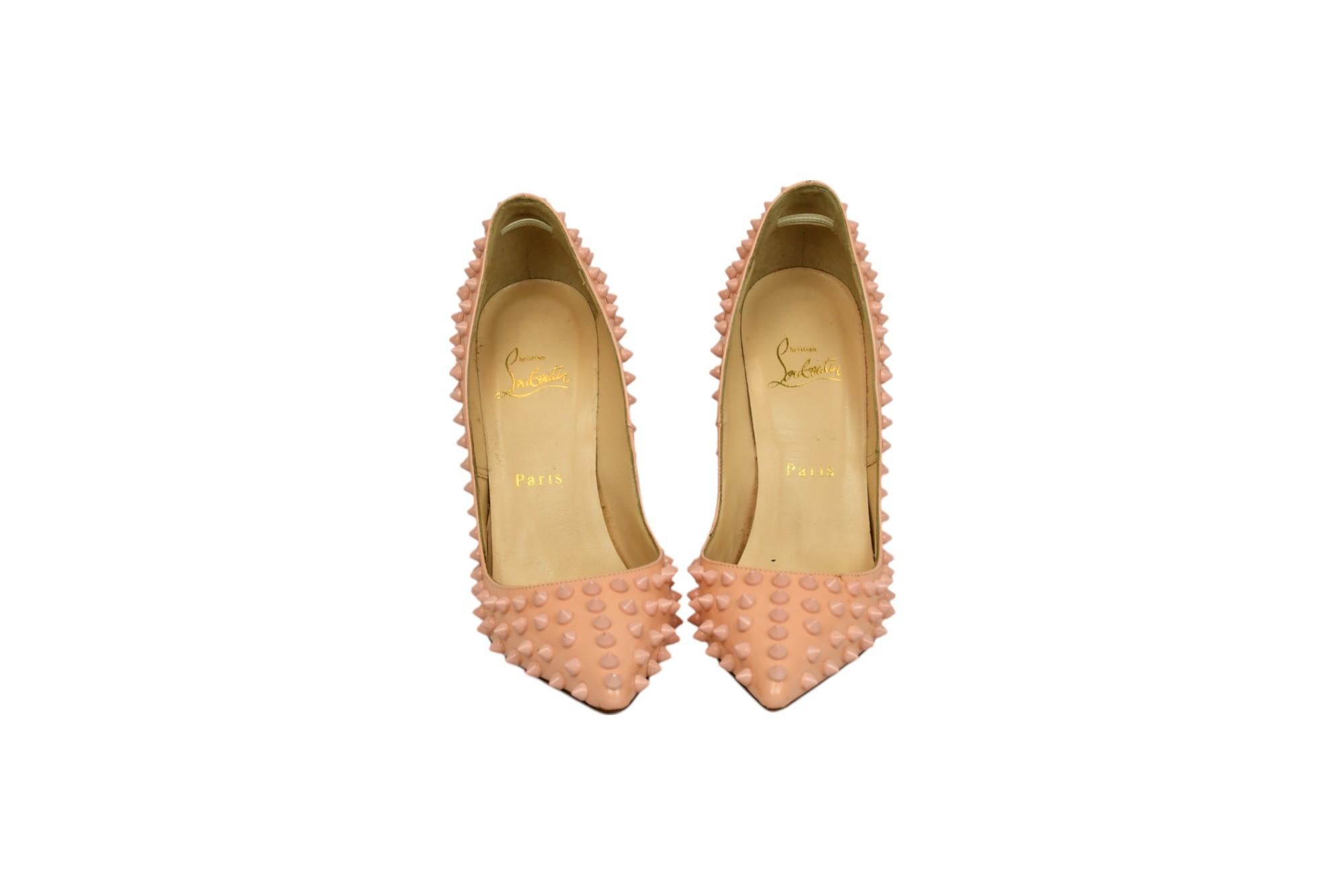 Christian Louboutin Pigalle Spiked Heels (talons aiguilles)  Taille 6 US Bon état - En vente à West Hartford, CT