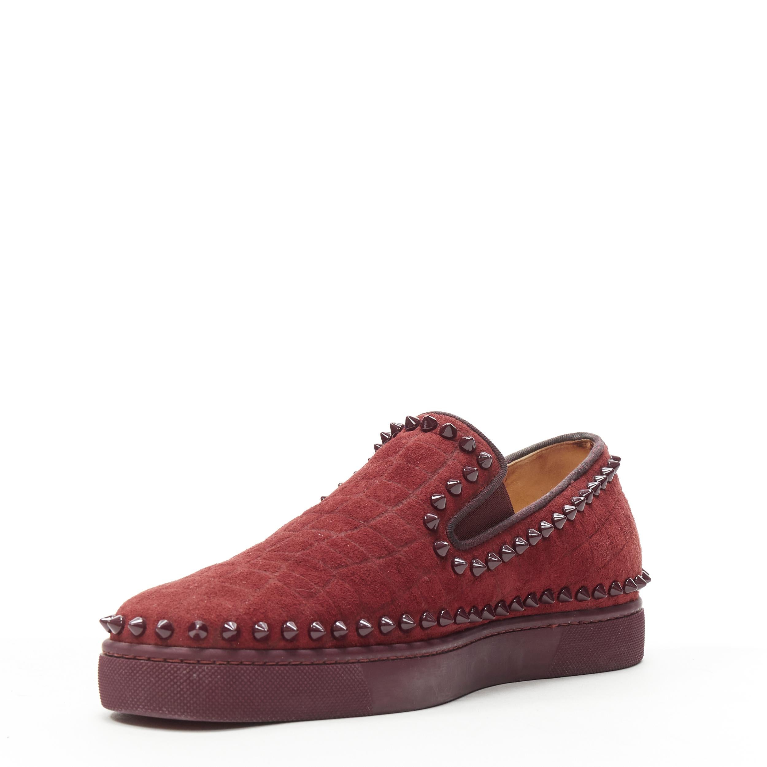 CHRISTIAN LOUBOUTIN Pik Boat burgundy croc suede spike stud low top sneaker EU41 In Excellent Condition For Sale In Hong Kong, NT