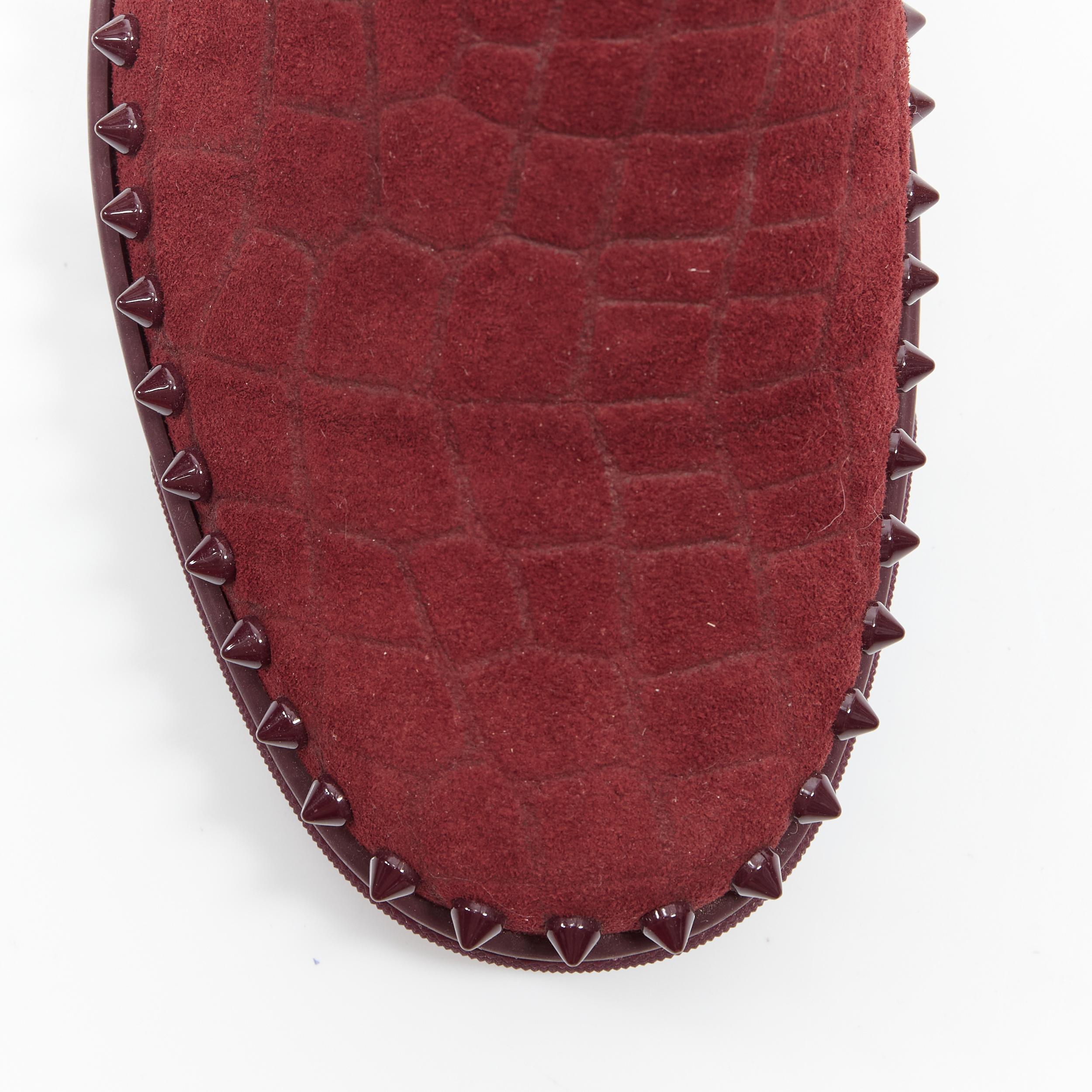 CHRISTIAN LOUBOUTIN Pik Boat burgundy croc suede spike stud low top sneaker EU41 For Sale 2