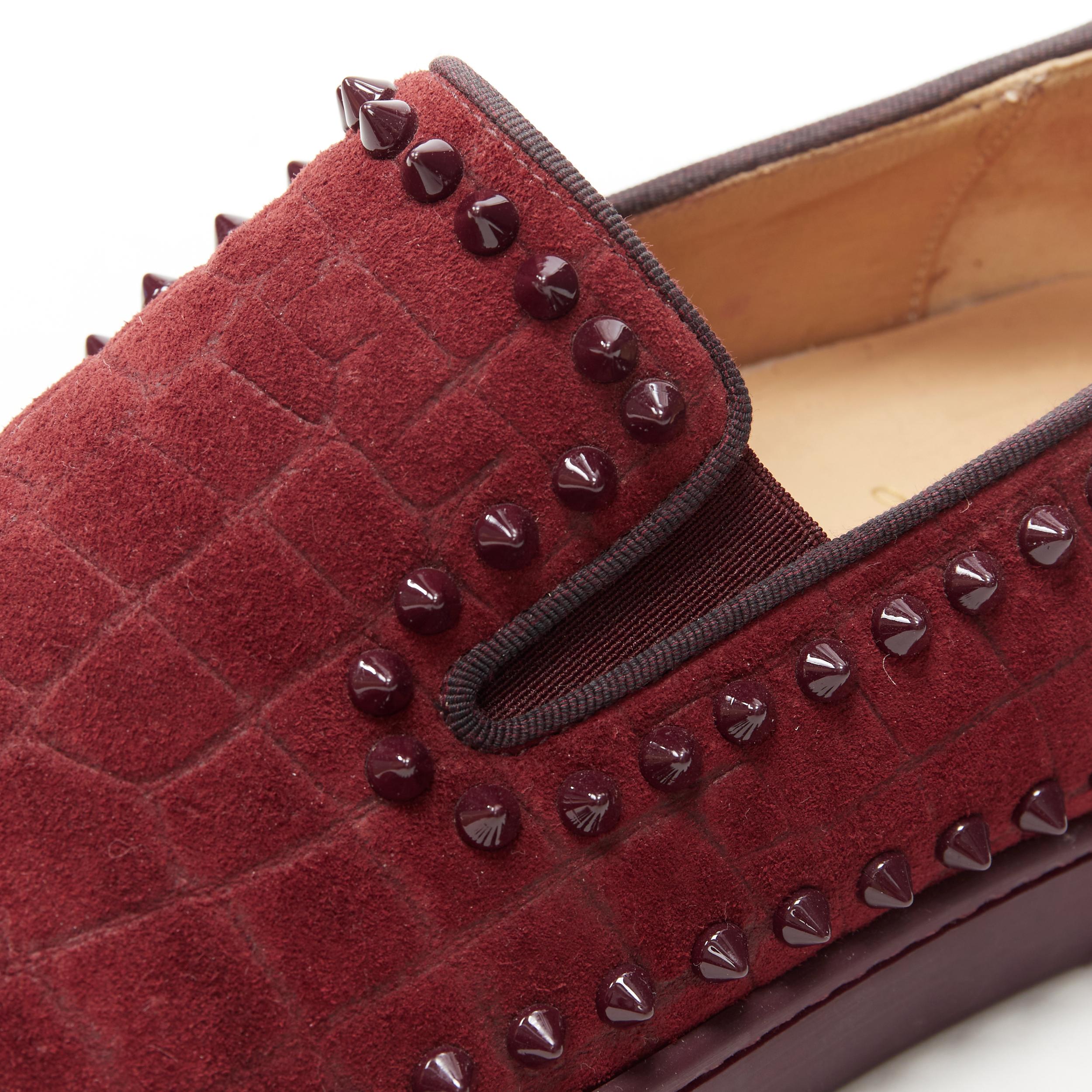 CHRISTIAN LOUBOUTIN Pik Boat burgundy croc suede spike stud low top sneaker EU41 For Sale 1