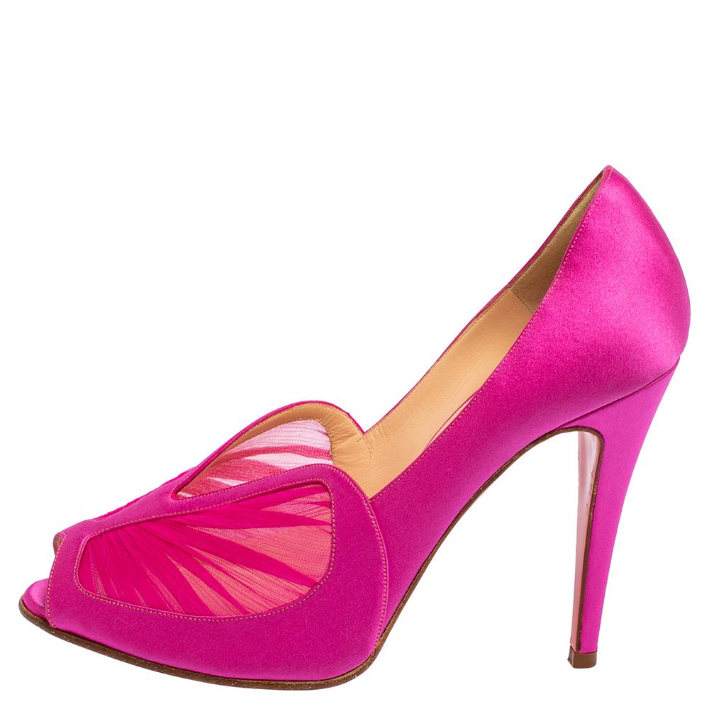 Christian Louboutin Pink Crepe Satin Peep Toe Pumps Size 39.5 In Good Condition In Dubai, Al Qouz 2