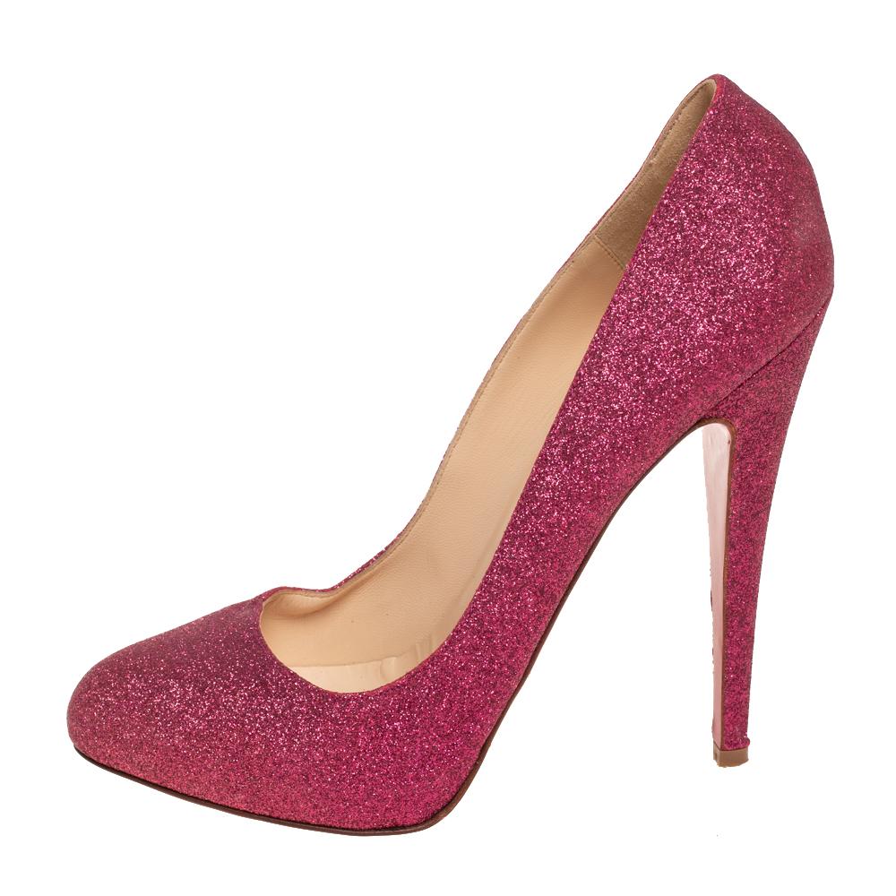 Every shoe collection is incomplete without a pair of dazzling pumps. These Christian Louboutin beauties come covered in glitter and styled with covered toes, and 13.5 cm heels. The pumps also carry comfortable insoles and signature red soles. Add