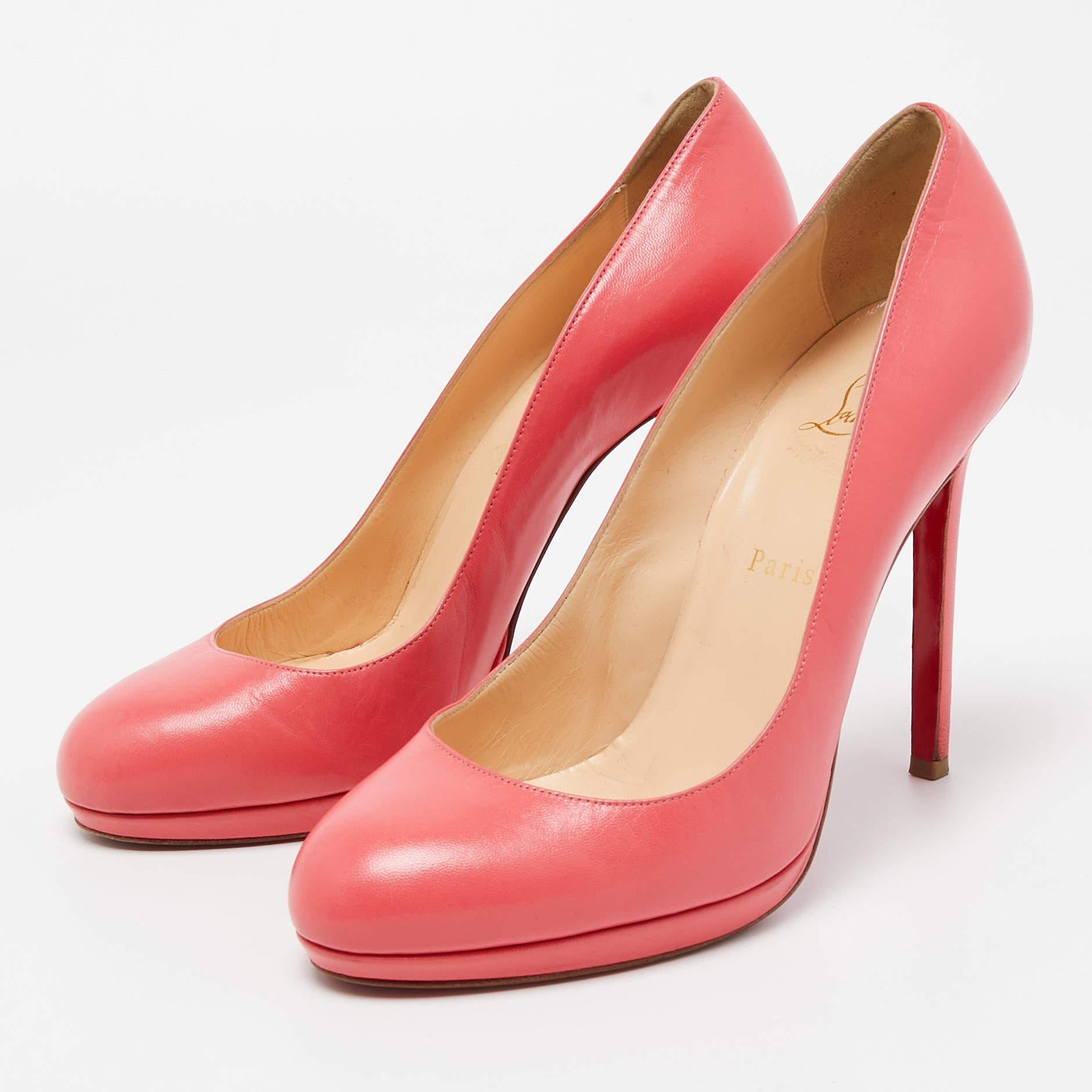 Christian Louboutin Pink Leather Simple Round Toe Pumps Size 40 In Good Condition For Sale In Dubai, Al Qouz 2