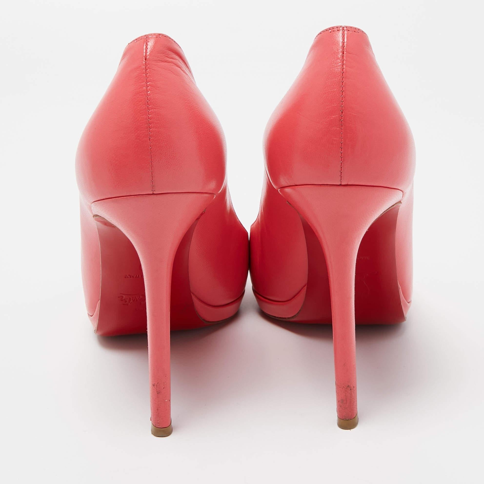 Christian Louboutin Pink Leather Simple Round Toe Pumps Size 40 For Sale 4