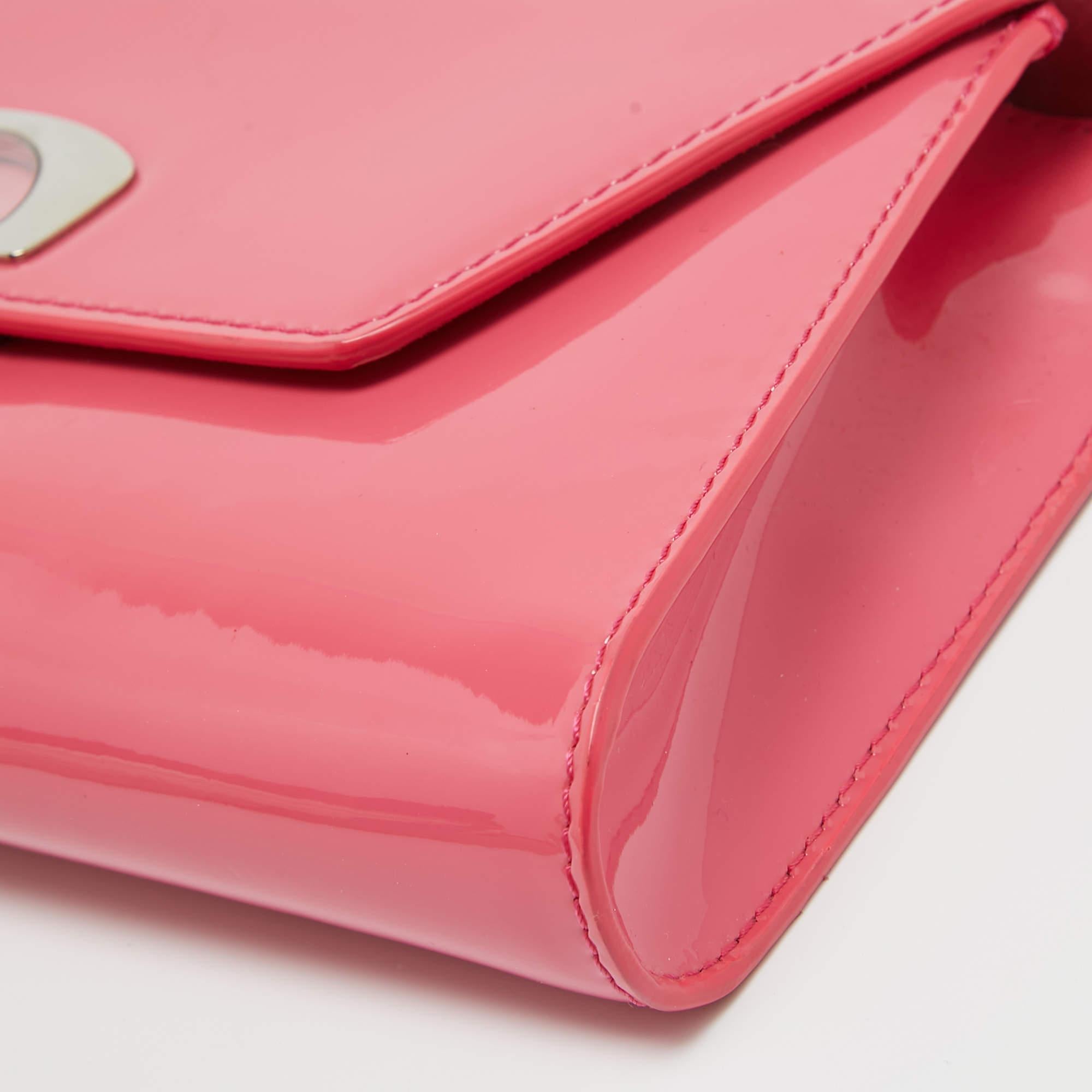 Christian Louboutin Pink Patent Leather Vero Dodat Chain Clutch In Good Condition For Sale In Dubai, Al Qouz 2