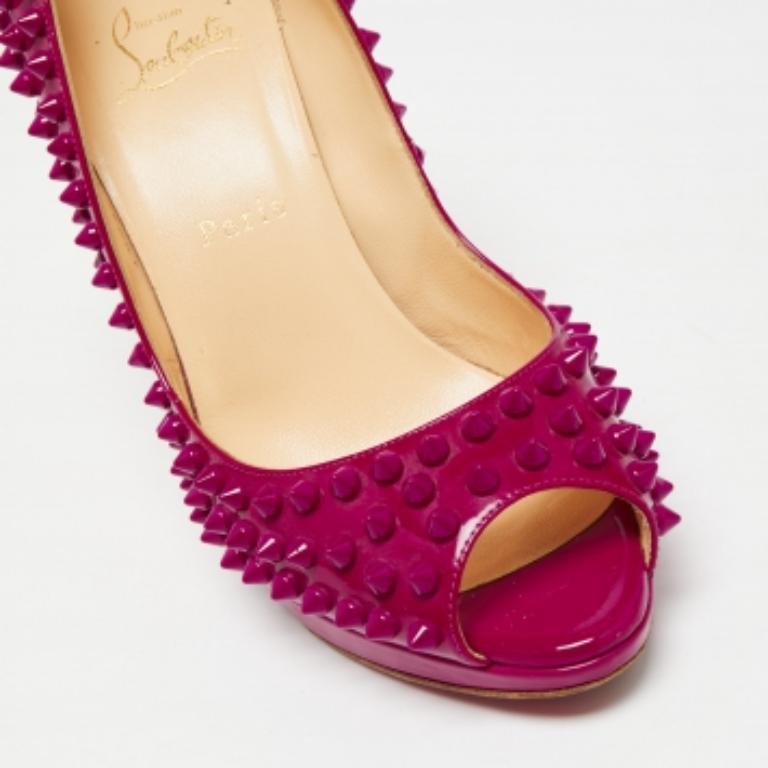 Women's Christian Louboutin Pink Patent Leather Yolanda Spiked Peep-Toe Pumps Size 38.5 For Sale
