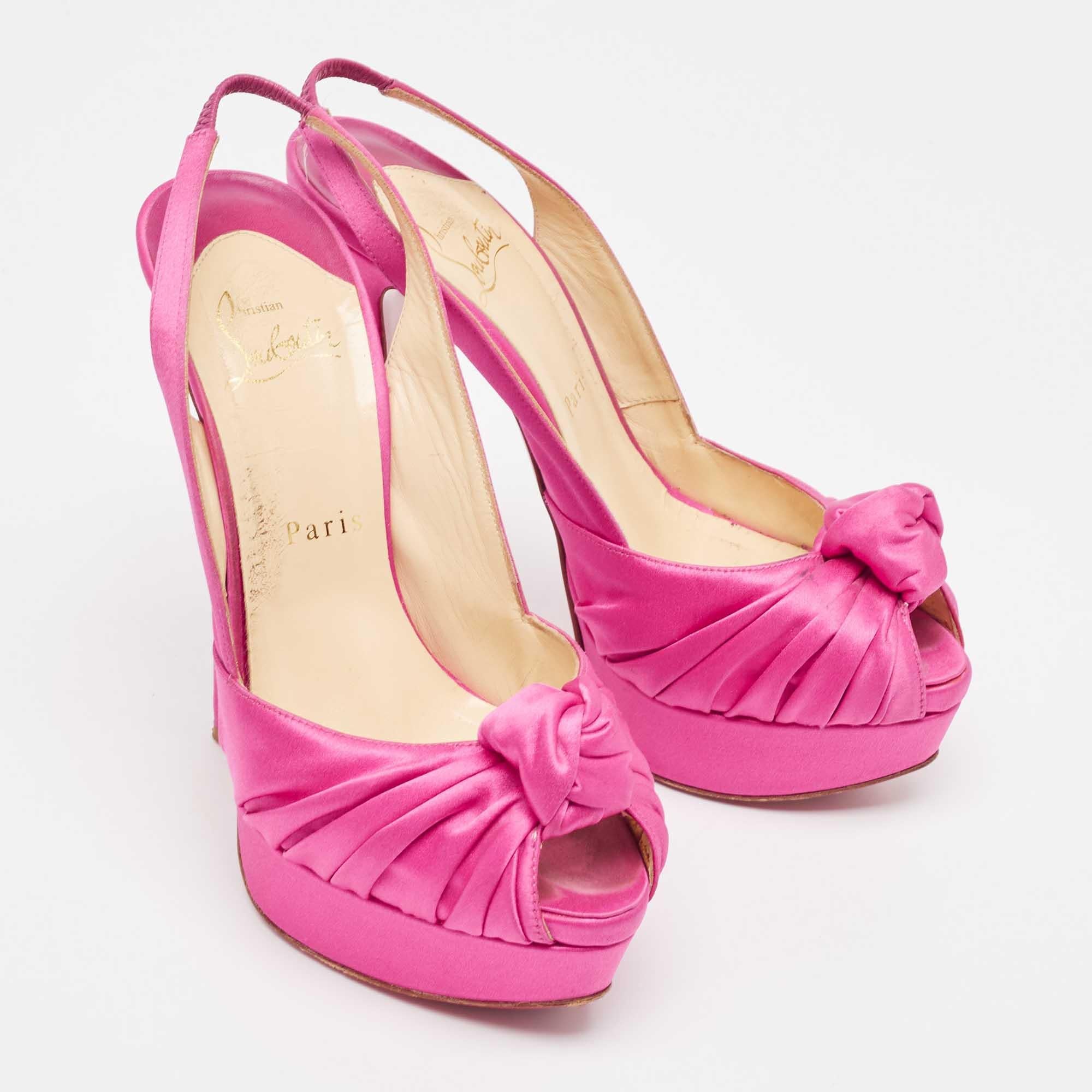 Christian Louboutin escarpins Jenny en satin rose taille 37,5 Bon état - En vente à Dubai, Al Qouz 2