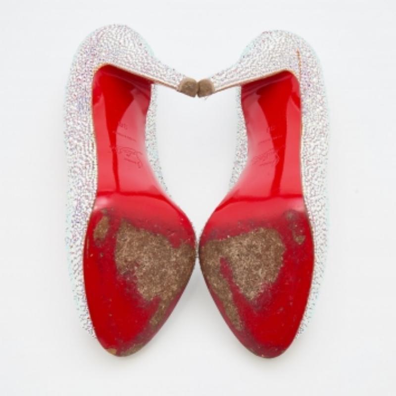 Christian Louboutin Bombas con puntera afilada de ante rosa y cristal New Riche Talla 38 en venta 2