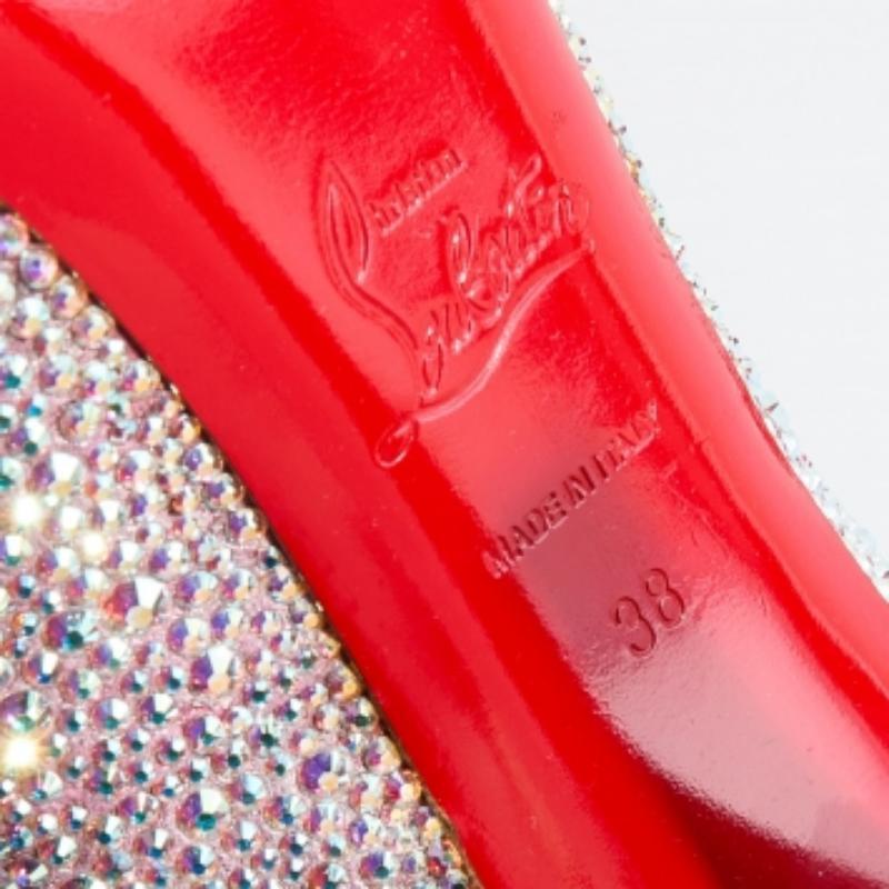 Christian Louboutin Bombas con puntera afilada de ante rosa y cristal New Riche Talla 38 en venta 3