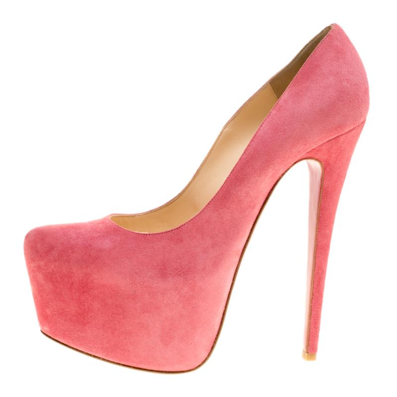This pair of pumps designed by Christian Louboutin is exactly what you want. Prepared from pink suede, the leather-lined insoles proivde a chic touch to the heels. Look joyful in this pair designed with covered platforms and stiletto heels. Add a