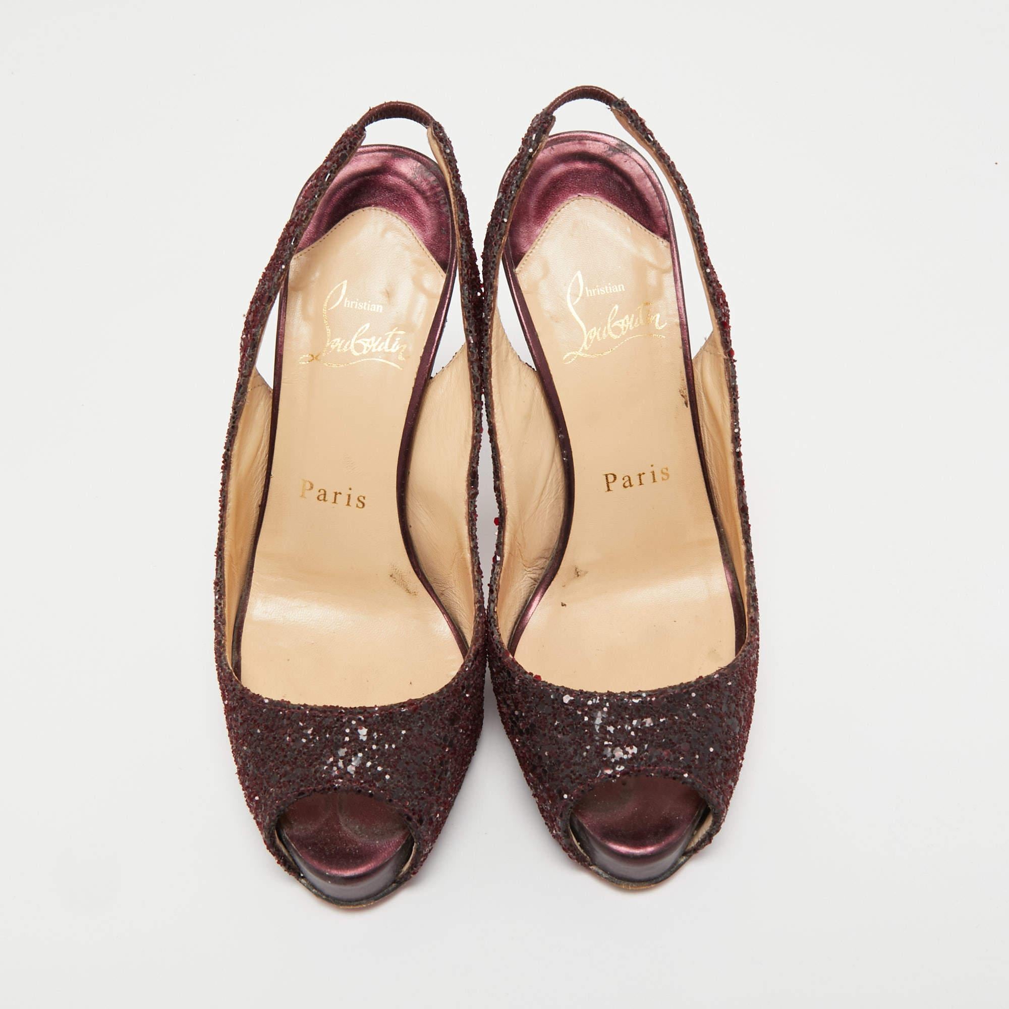Pumps like these will help you walk with confidence and elegance. Crafted from high-quality materials, these pumps are set on tall heels. Style them with your formal or dressy outfits.


