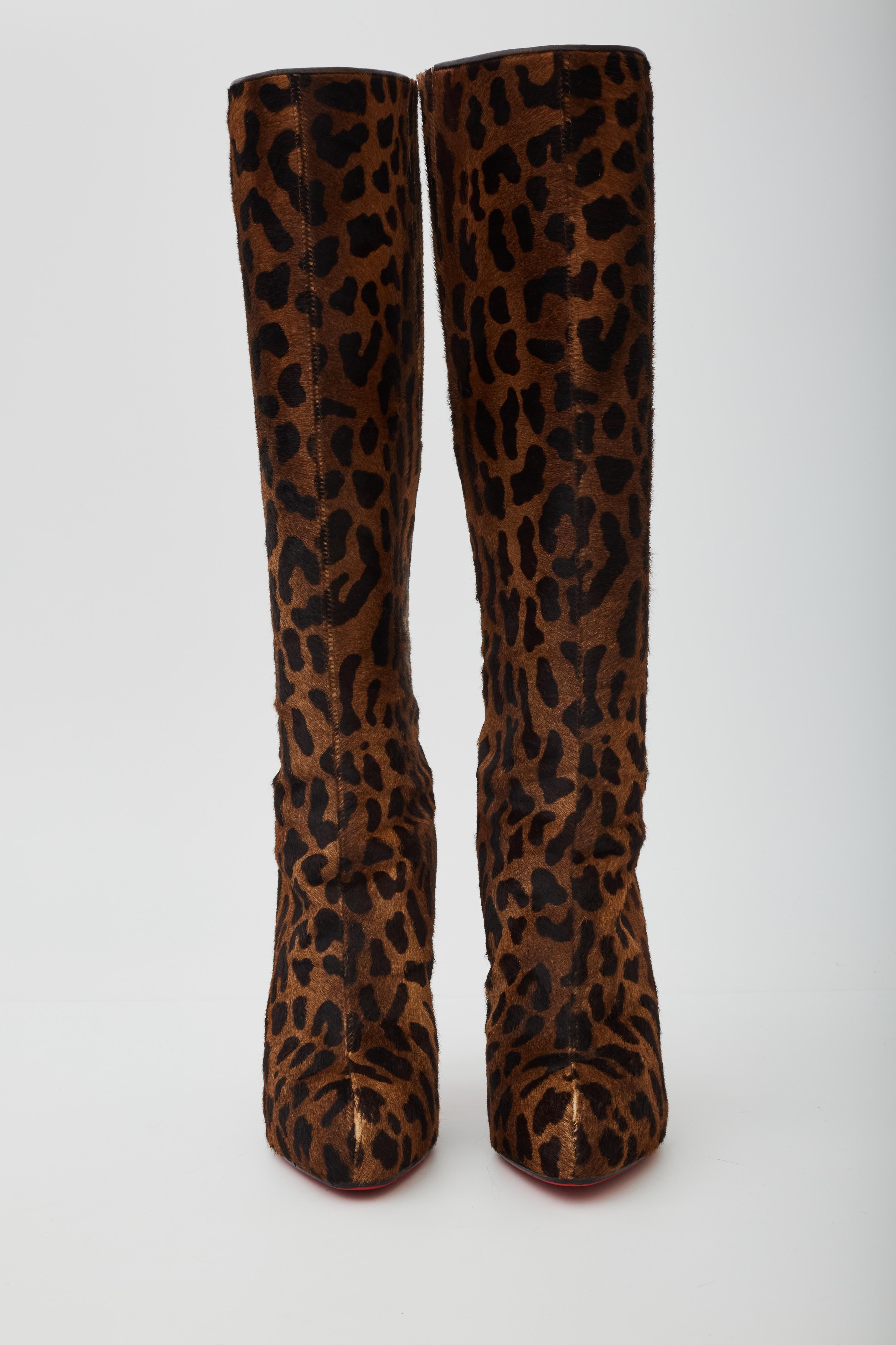 COLOR: Brown/leopard print
MATERIAL: Ponyhair
SIZE: 37 EU / 6 US
HEEL HEIGHT: 110 mm / 4.5”
HEIGHT OF BOOT LEG: 12