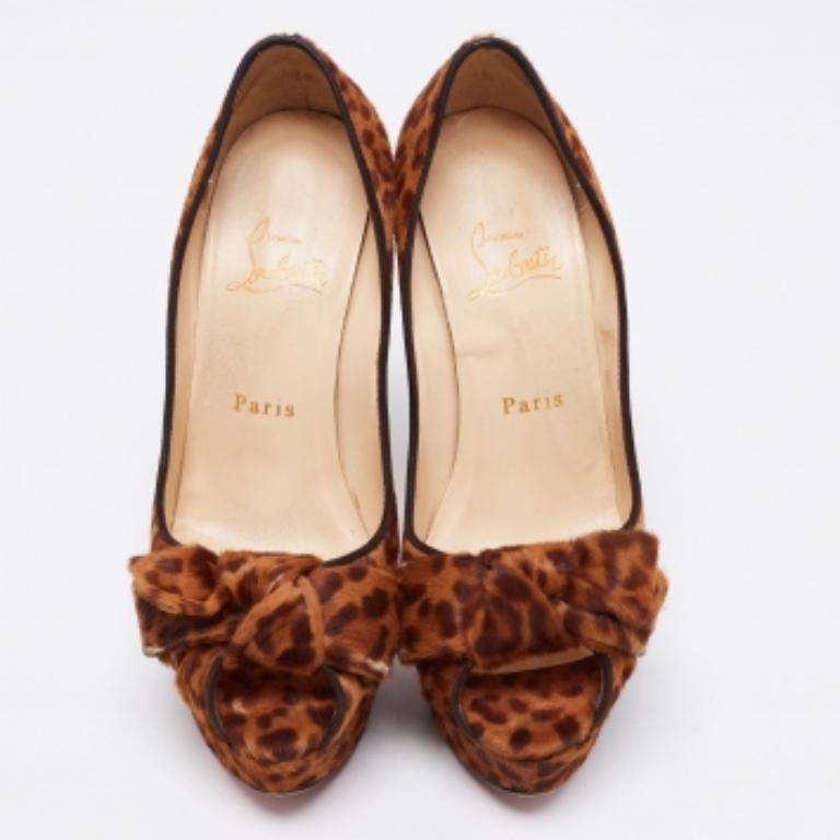Brown Christian Louboutin Printed Calf Hair Bow Lady Peep-Toe Platform Pumps Size 37 For Sale
