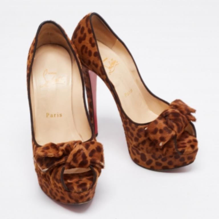 Christian Louboutin Printed Calf Hair Bow Lady Peep-Toe Platform Pumps Size 37 For Sale 2
