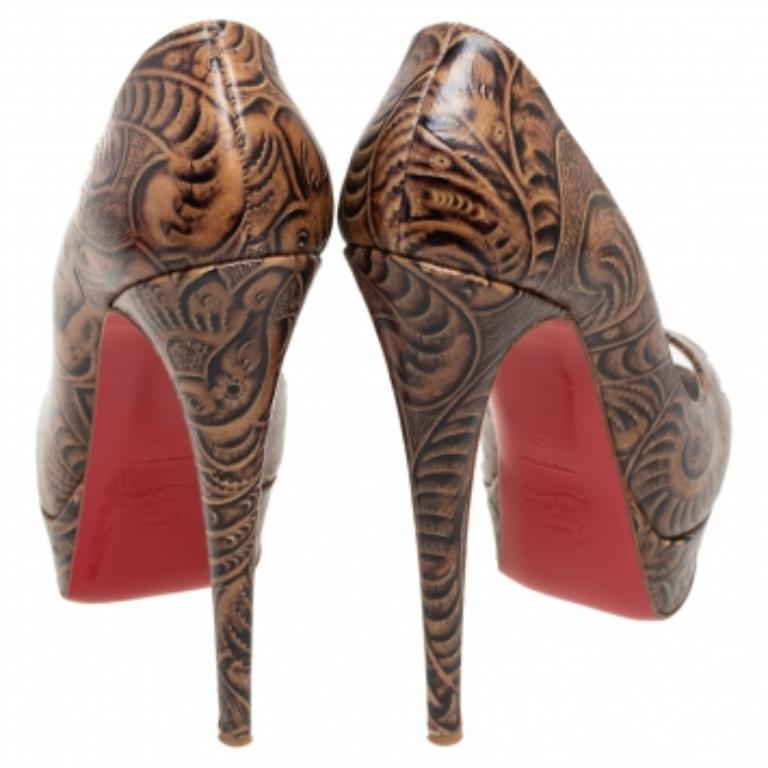 Donna Christian Louboutin Piattaforma Altadama in pelle stampata Peep Toe Pumps Taglia 40 in vendita