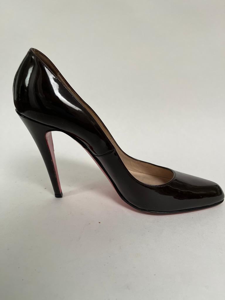 CHRISTIAN LOUBOUTIN Pump In Good Condition For Sale In New York, NY