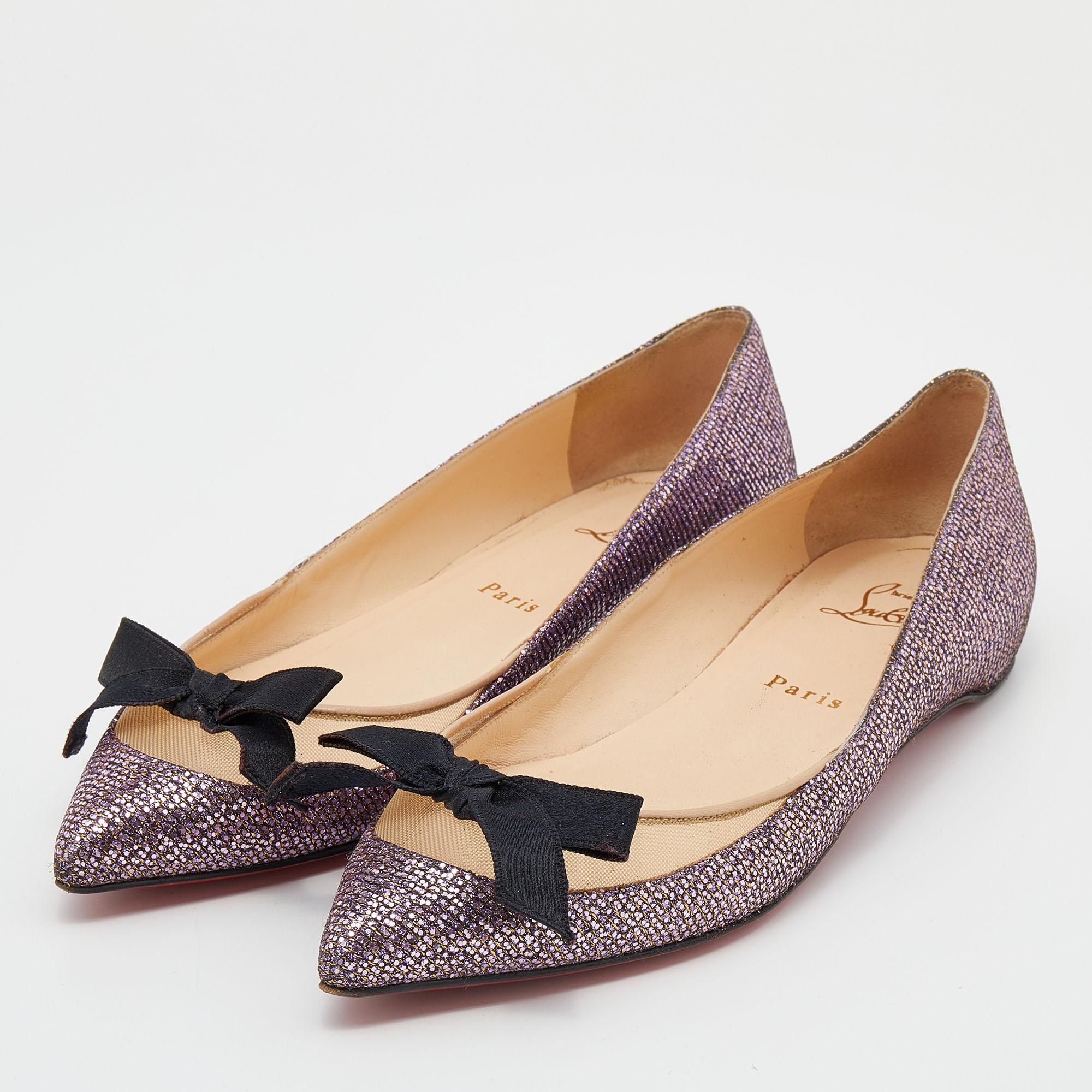 Lend your ensemble a sparkling addition with these Christian Louboutin flats. Made from glitter, it features a cute bow on the vamps, low heels, and a slip-on fitting.

