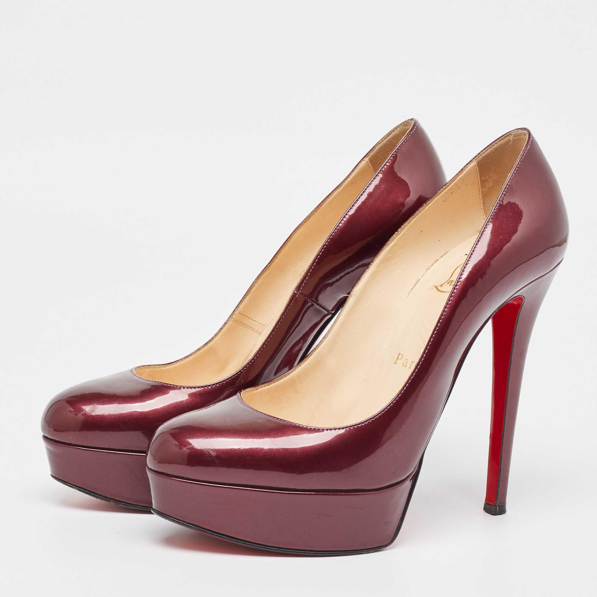 Fate una dichiarazione di stile chic con queste décolleté di design. Presentano tacchi robusti e suole resistenti, perfetti per le vostre uscite alla moda!