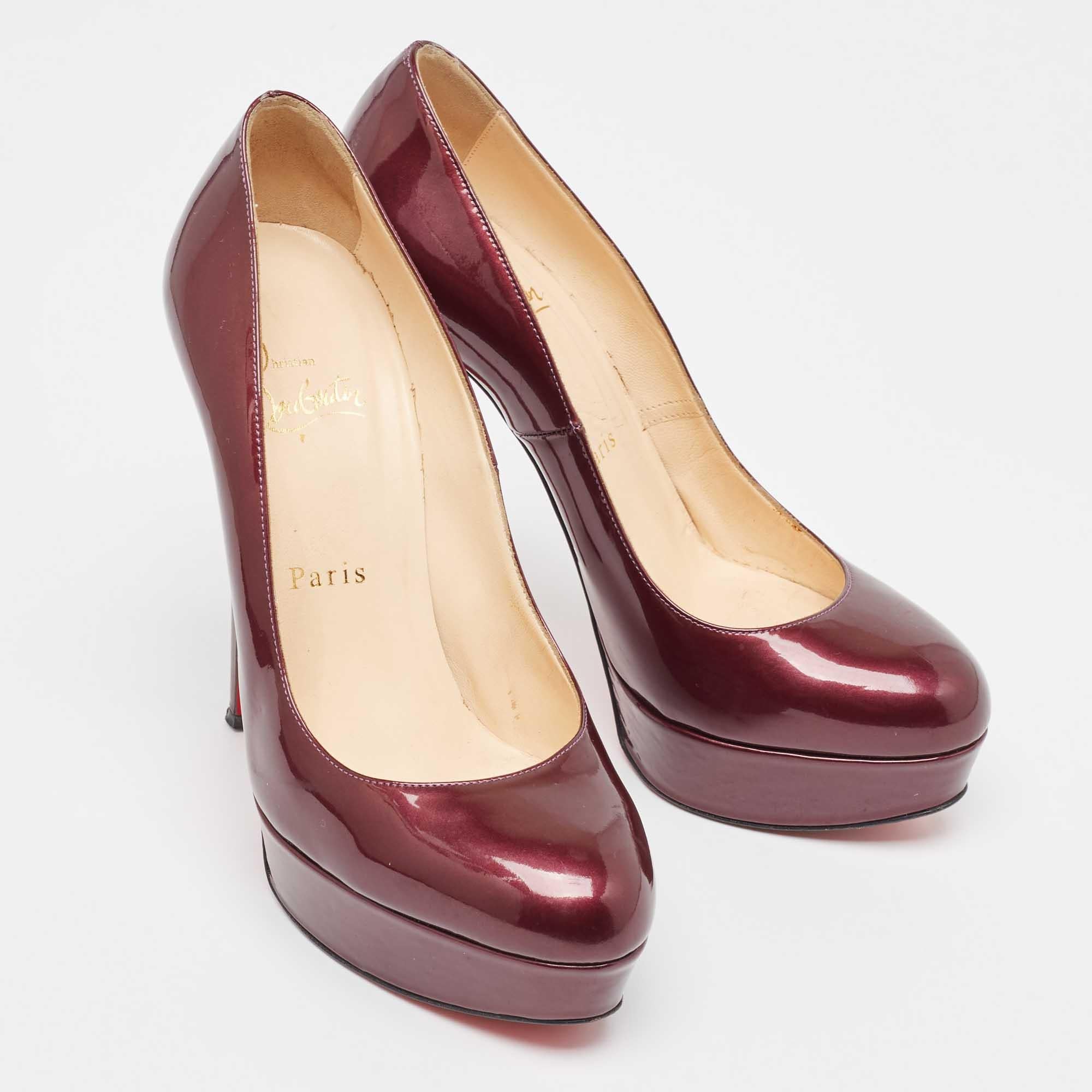 Christian Louboutin Viola Brevetto Bianca Pumps Taglia 37,5 In condizioni buone in vendita a Dubai, Al Qouz 2