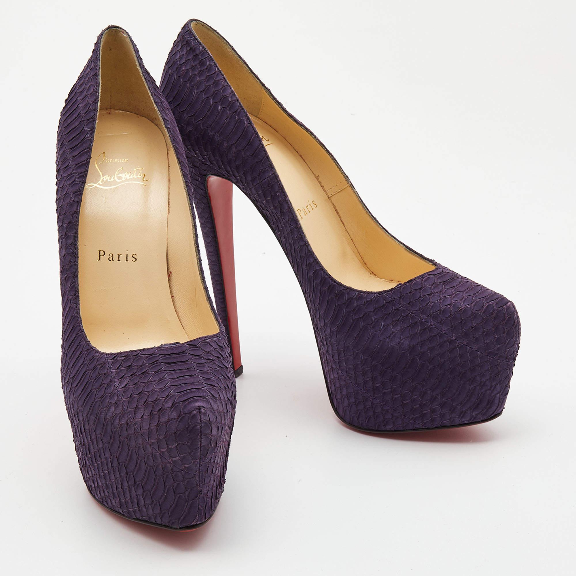 Christian Louboutin Lila Python Daffodile Pumps Größe 39 im Angebot 2