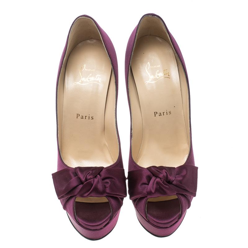 With a pair as gorgeous as these purple Louboutin's, you are sure to make a statement! They are crafted from satin and feature a peep-toe silhouette. They flaunt a twisted knot bow detailing on the vamps, comfortable leather lined insoles and 15 cm