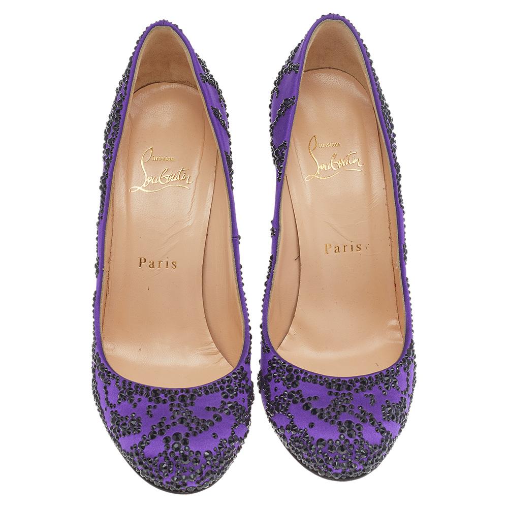 The Samira pumps, with their unique and extraordinary design, leave everyone amazed. Designed by Christian Louboutin, these pumps are created using purple satin and embellishments on the exterior and exhibit an arching silhouette. They are placed on