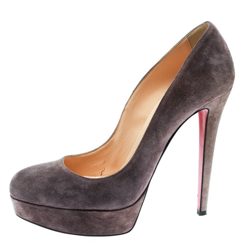 The much loved shoe designer brings to you these Bianca pumps to help you conquer the world. These exquisite pumps from Christian Louboutin are crafted from purple suede and come with almond toes, comfortable insoles, 13.5 cm heels, the signature