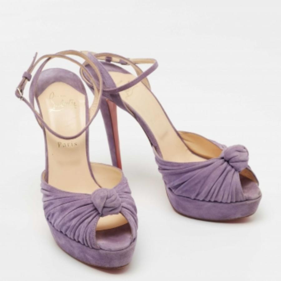 Christian Louboutin Lila Wildleder Greissimo Riemchensandalen Größe 40.5 (Grau) im Angebot