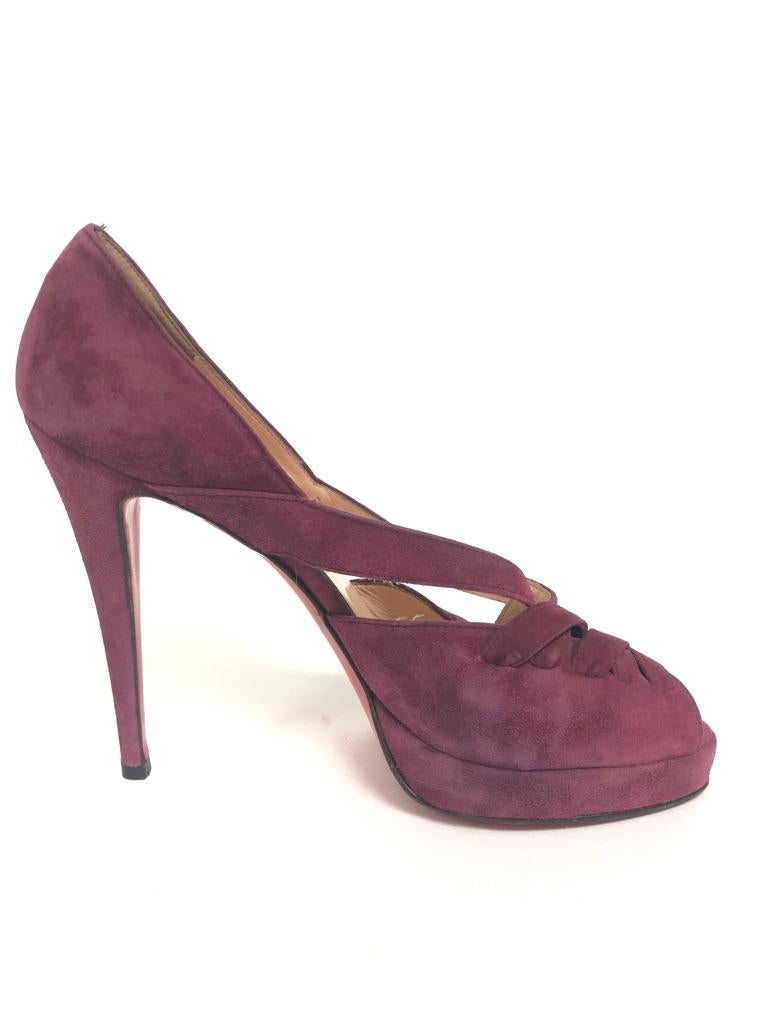 Beautiful 1940's inspired suede peep toe pumps. Intricate woven toe vamp.
