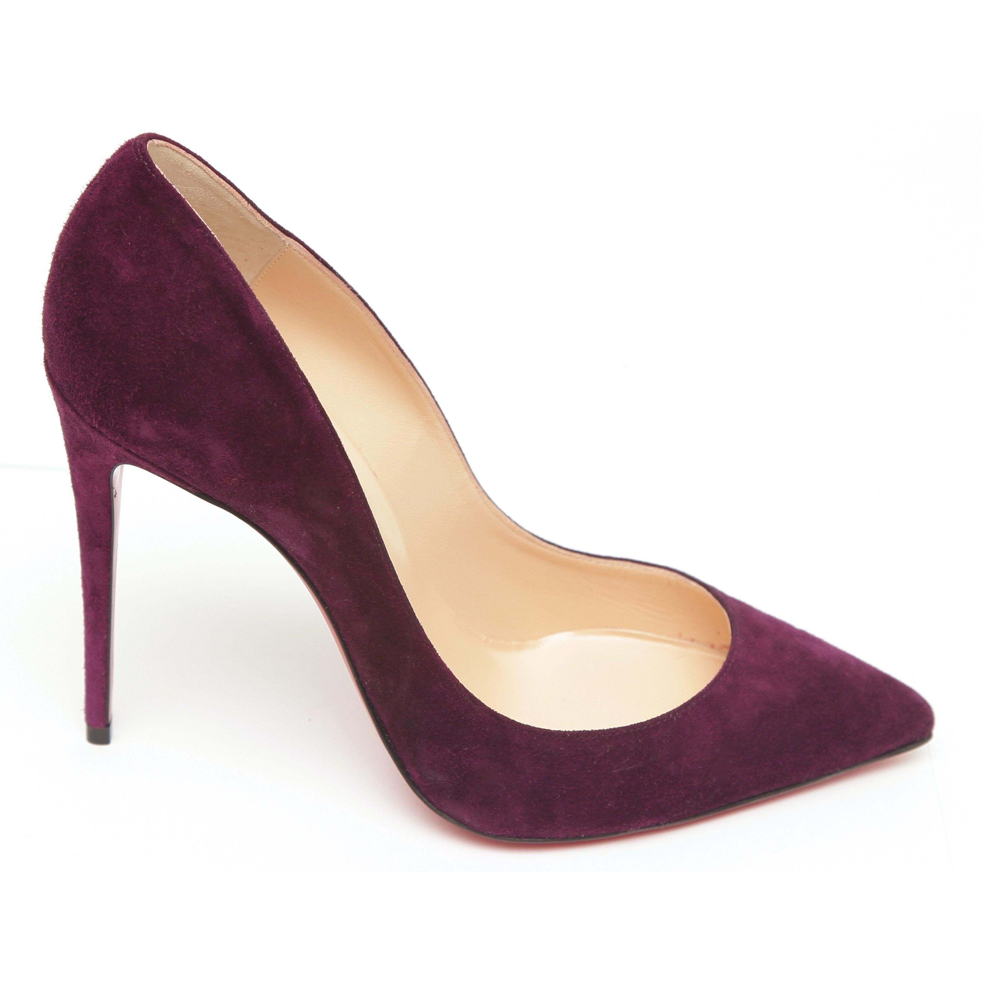 GUARANTEED AUTHENTIC CHRISTIAN LOUBOUTIN PURPLE SUEDE SO KATE 100mm

Design:
- Purple suede classic So Kate 100mm pointed toe pump.
- Self-covered heel.
- Leather lining.
- Signature red leather sole.
- Comes with Christian Louboutin dust