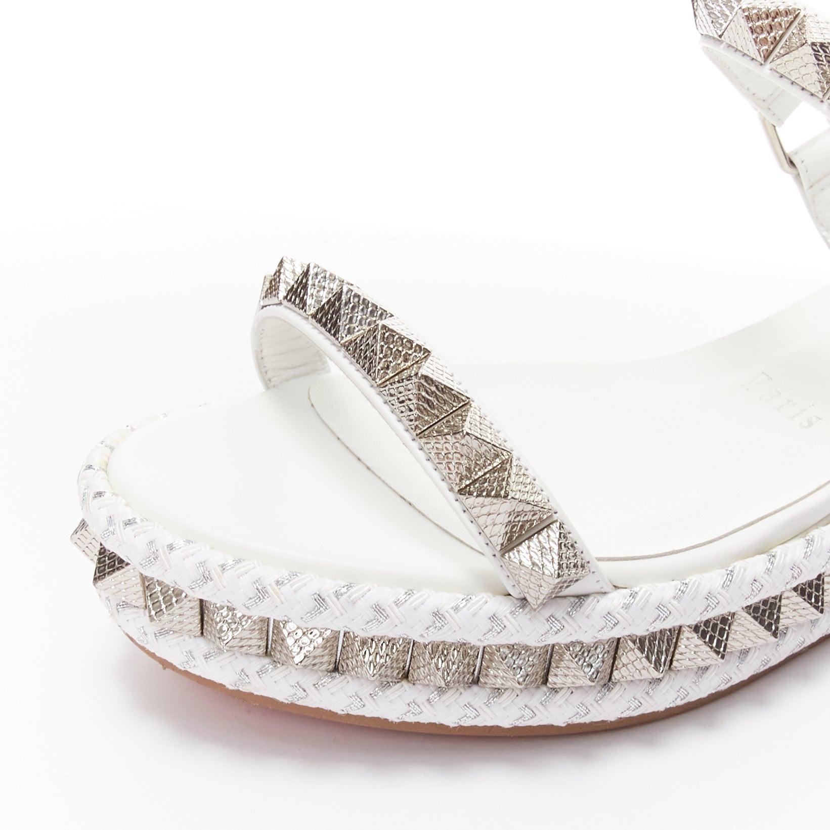 CHRISTIAN LOUBOUTIN Pyraclou 60 white silver studded wedge sandals EU37
Reference: TGAS/D00859
Brand: Christian Louboutin
Model: Pyraclou 60
Material: Leather, Fabric
Color: White, Silver
Pattern: Solid
Closure: Ankle Strap
Lining: White