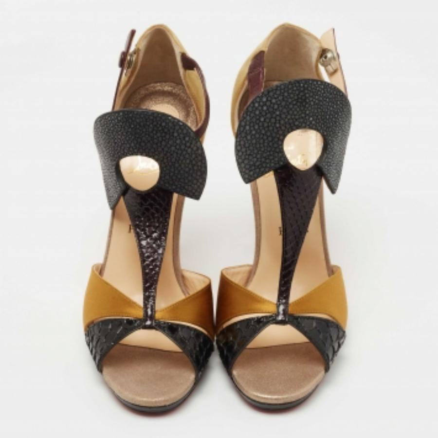 Christian Louboutin Sandalias aztecas de ante y satén con piel de pitón en relieve talla 41 en Bueno estado para la venta en Dubai, Al Qouz 2