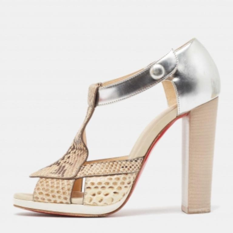 Christian Louboutin Sandalias con correa en el tobillo de piel de pitón y piel laminada talla 36 en Bueno estado para la venta en Dubai, Al Qouz 2