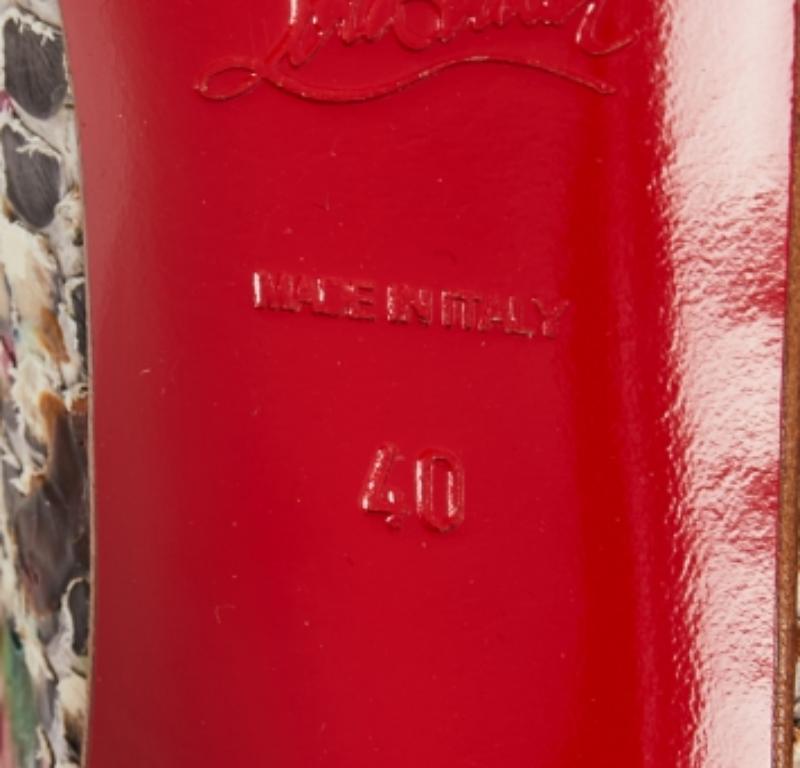 Diese zeitlosen Designer-Pumps sind dazu bestimmt, Ihnen Saison für Saison zu dienen. Sie haben eine bequeme Passform und eine hochwertige Verarbeitung.