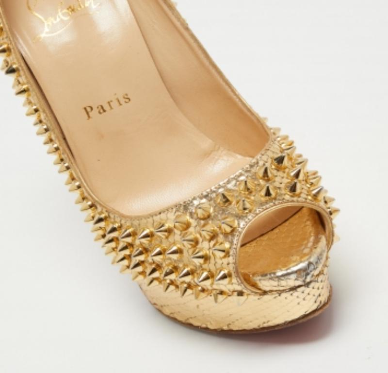 Christian Louboutin Pitón Cuero Dama Peep Toe Plataforma Bombas Tamaño 36.5 en Bueno estado para la venta en Dubai, Al Qouz 2