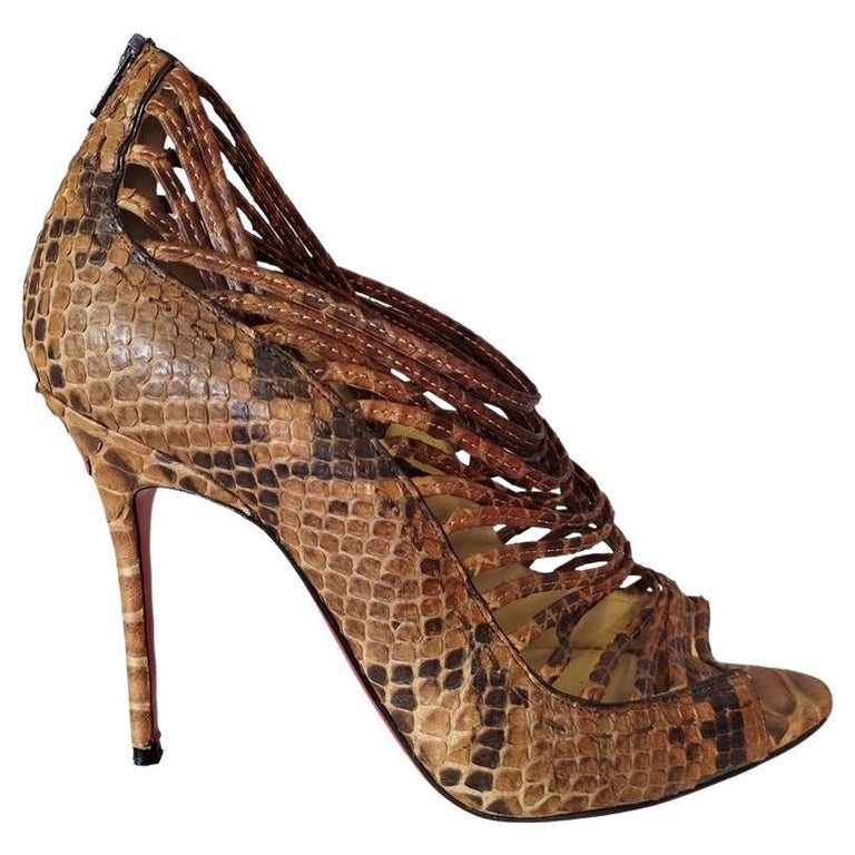 Christian Louboutin - Chaussures à bout ouvert en python taille 37 1/2 En  vente sur 1stDibs
