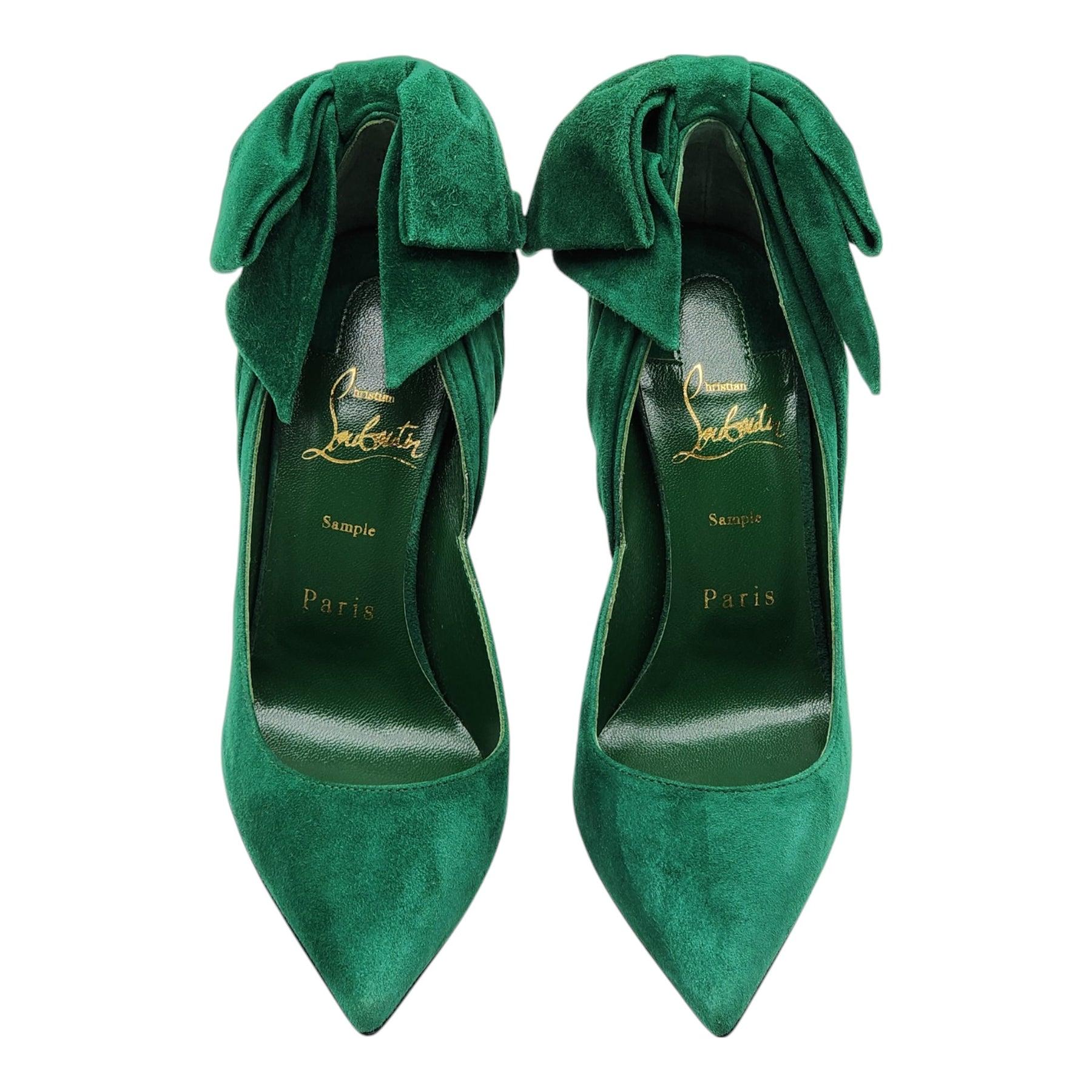 Christian Louboutin Rabakate Pumps Suede in Green.

Additional information:
Material: Suede
Size: 36 IT (5.5 US)
Color: Green
Country: Italy
Dimension: Heel height 4