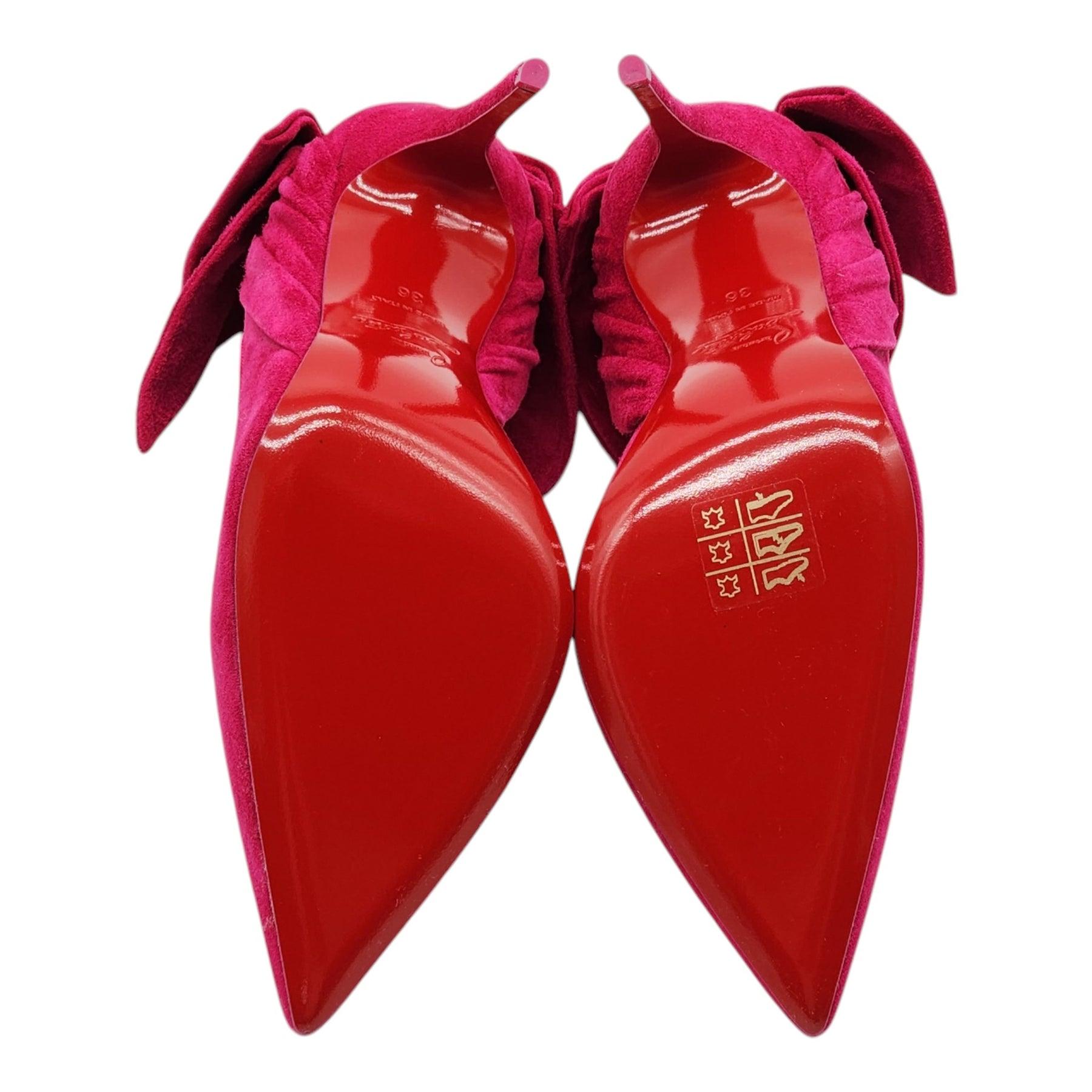 Christian Louboutin Rabakate escarpins en daim rose Excellent état - En vente à Los Angeles, CA