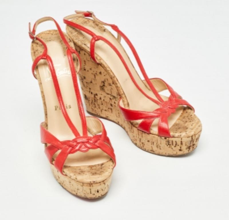 Sandales compensées à lanières en cuir rouge Christian Louboutin, taille 38.5 en vente 1