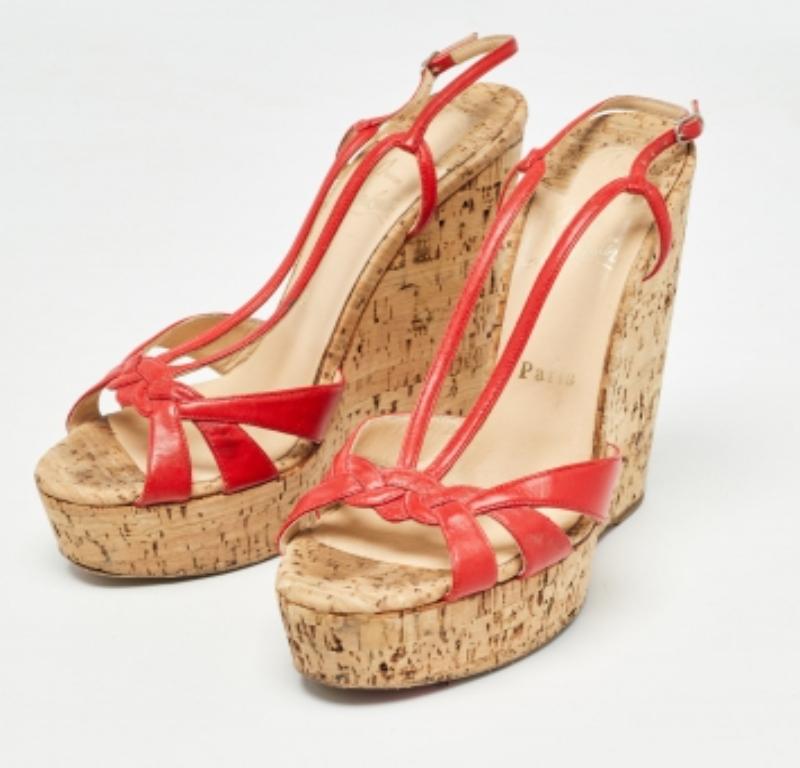 Sandales compensées à lanières en cuir rouge Christian Louboutin, taille 38.5 en vente 3