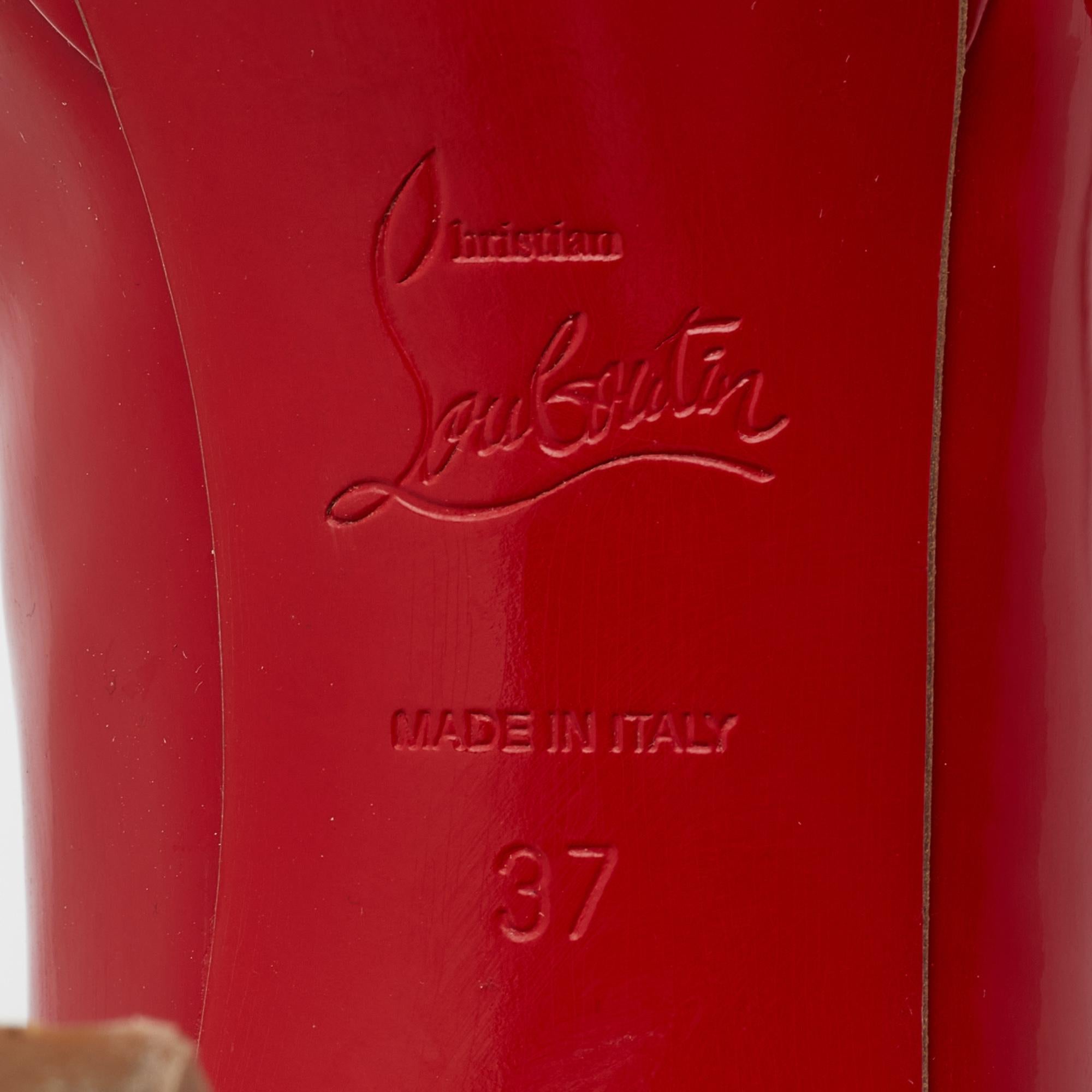 Escarpins compensés en cuir verni rouge Christian Louboutin, Neuf, Taille 37 Bon état - En vente à Dubai, Al Qouz 2