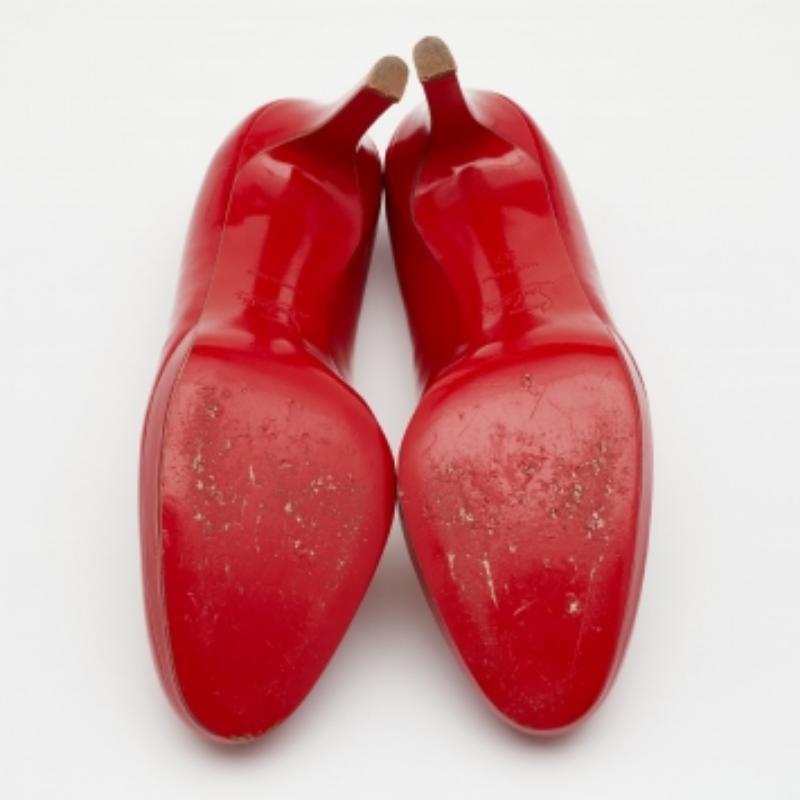 Christian Louboutin Bombas de plataforma sencillas de charol rojo nuevo tamaño 37 en venta 2