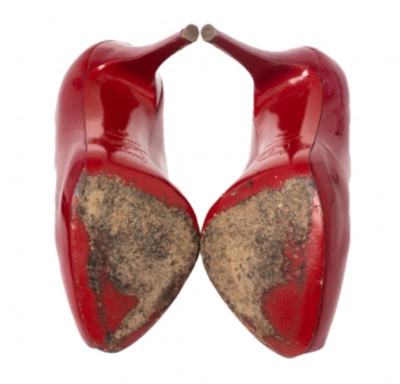 Christian Louboutin escarpins à bout ouvert en cuir verni rouge, taille 38 4