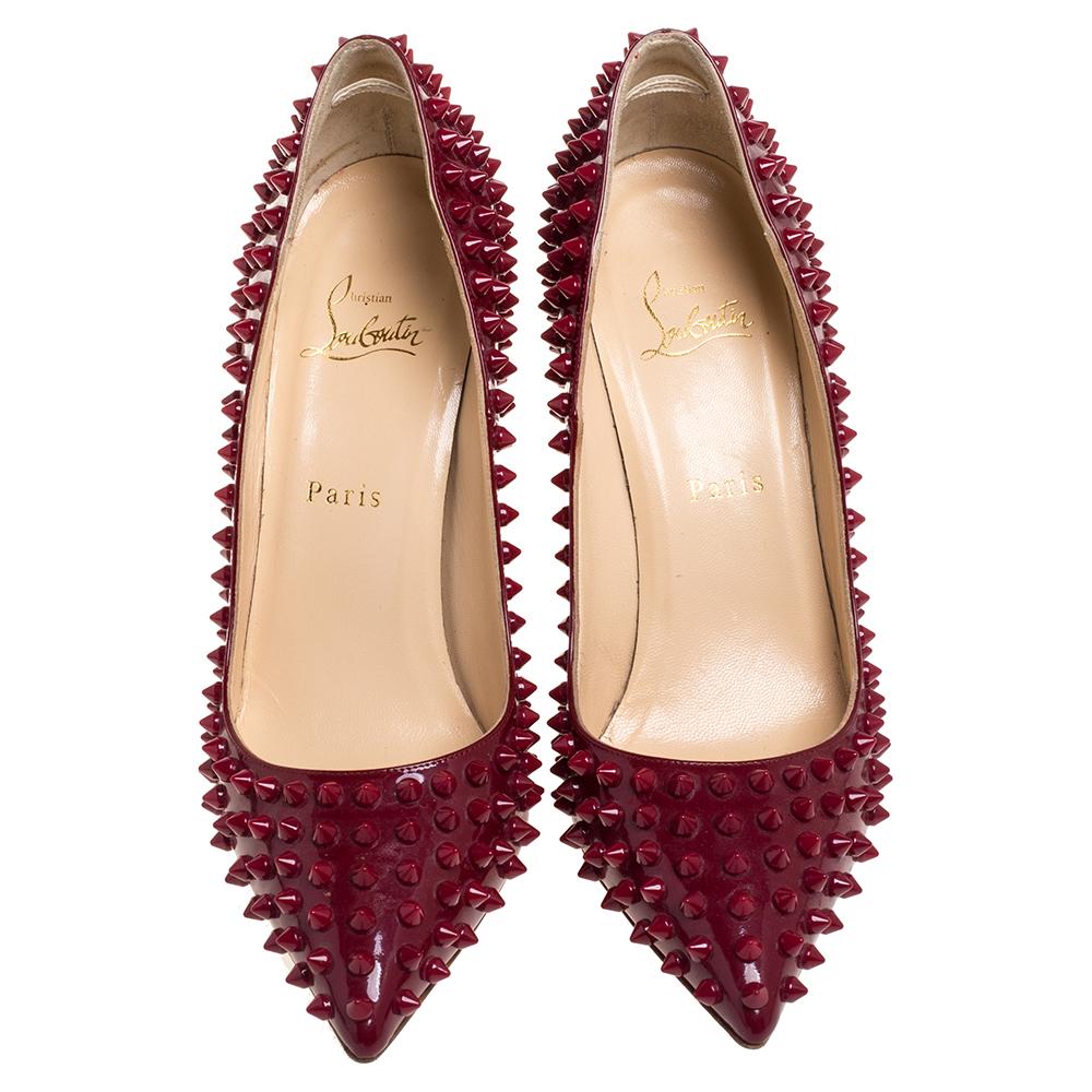 Dazzle everyone with these Louboutins by owning them today. Crafted from patent leather, these red Pigalle Spikes pumps carry a mesmerizing shape with pointed toes and 11 cm heels. Adorned with the signature spike embellishments and complete with