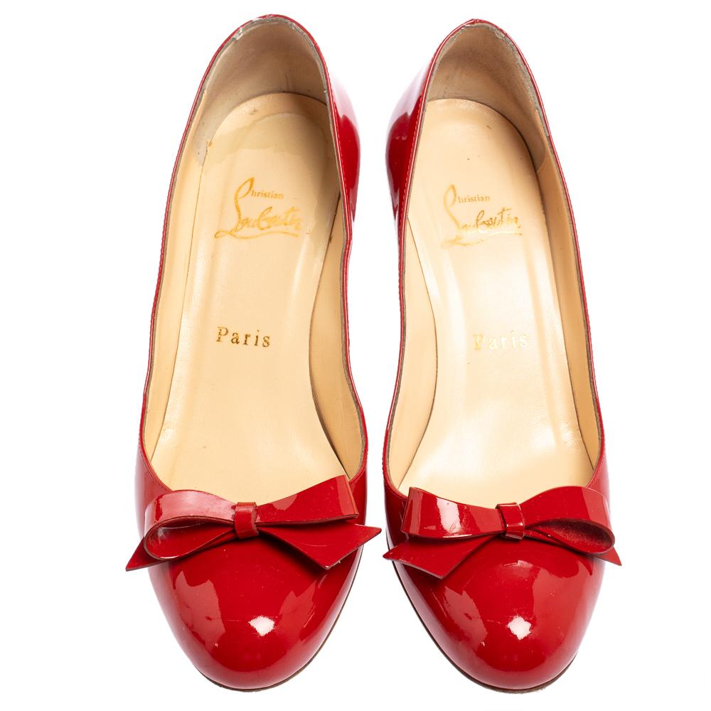 Every wardrobe deserves a classic pair of pumps and what better than these splendid ones from Christian Louboutin! The red pumps are crafted from patent leather and styled with almond toes and trendy bows on the vamps. They come equipped with