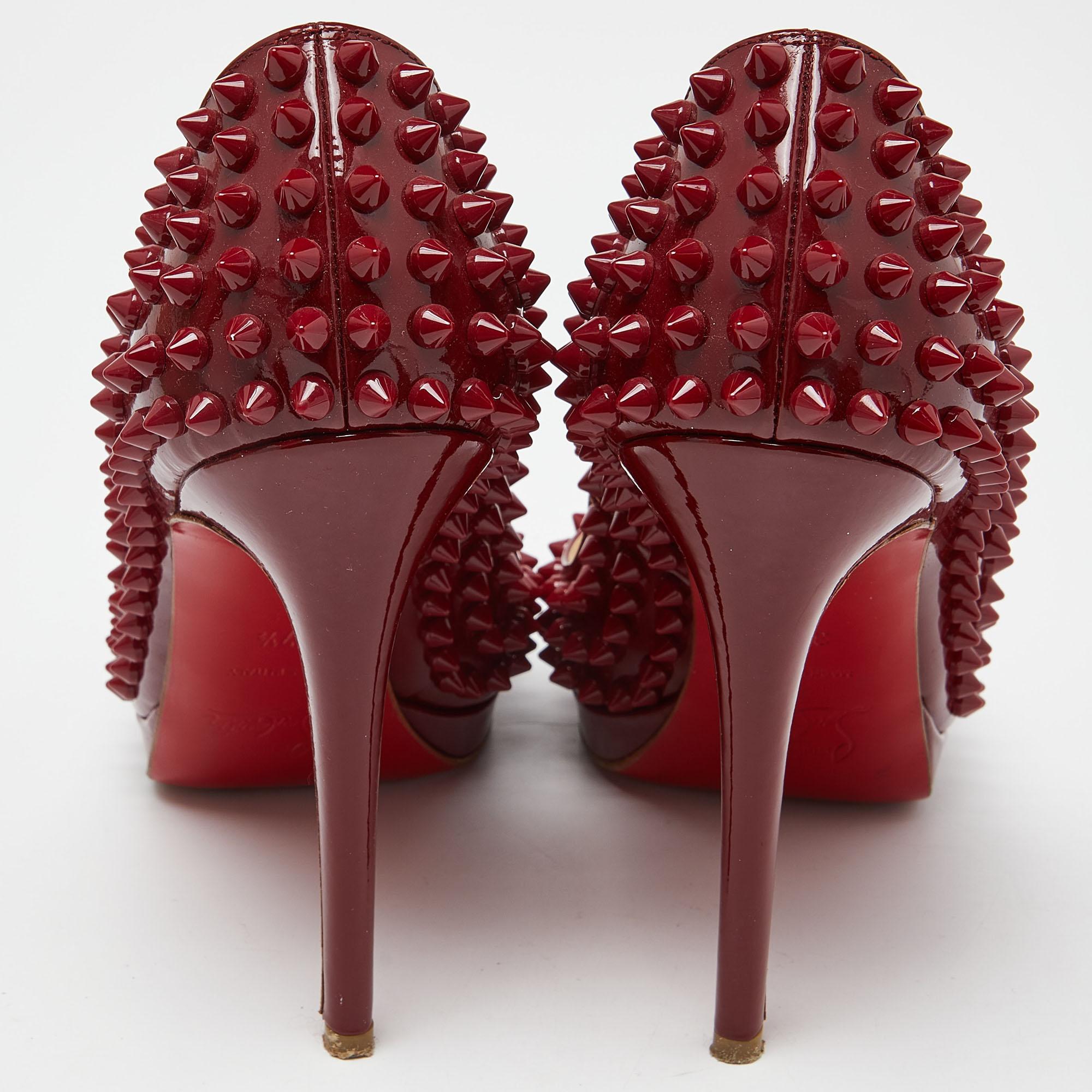 Christian Louboutin Red Patent Leather Yolanda Spiked Peep-Toe Pumps Size 37.5 In Good Condition For Sale In Dubai, Al Qouz 2